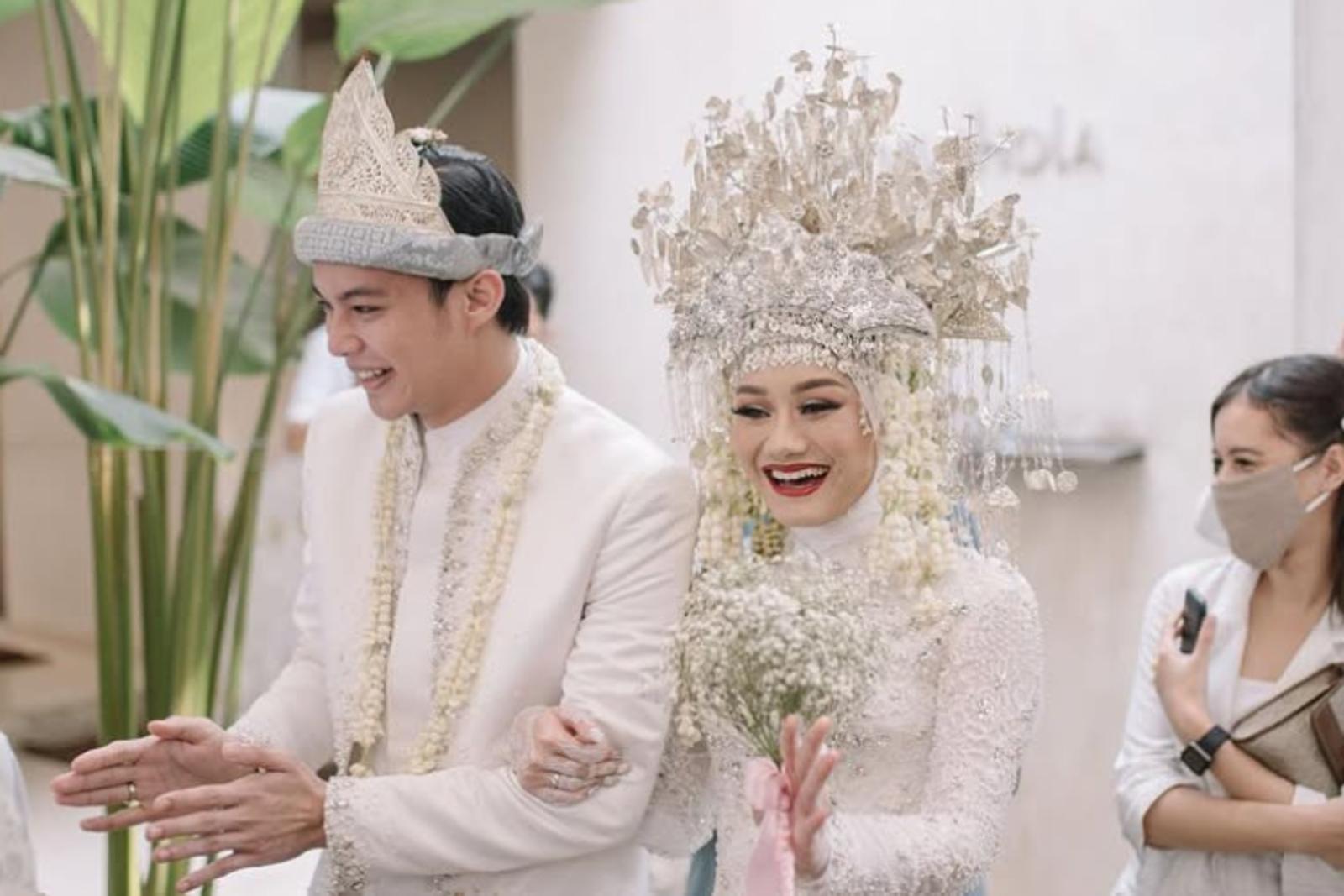 Baju Adat Palembang Modern Hijab untuk Tampil Elegan
