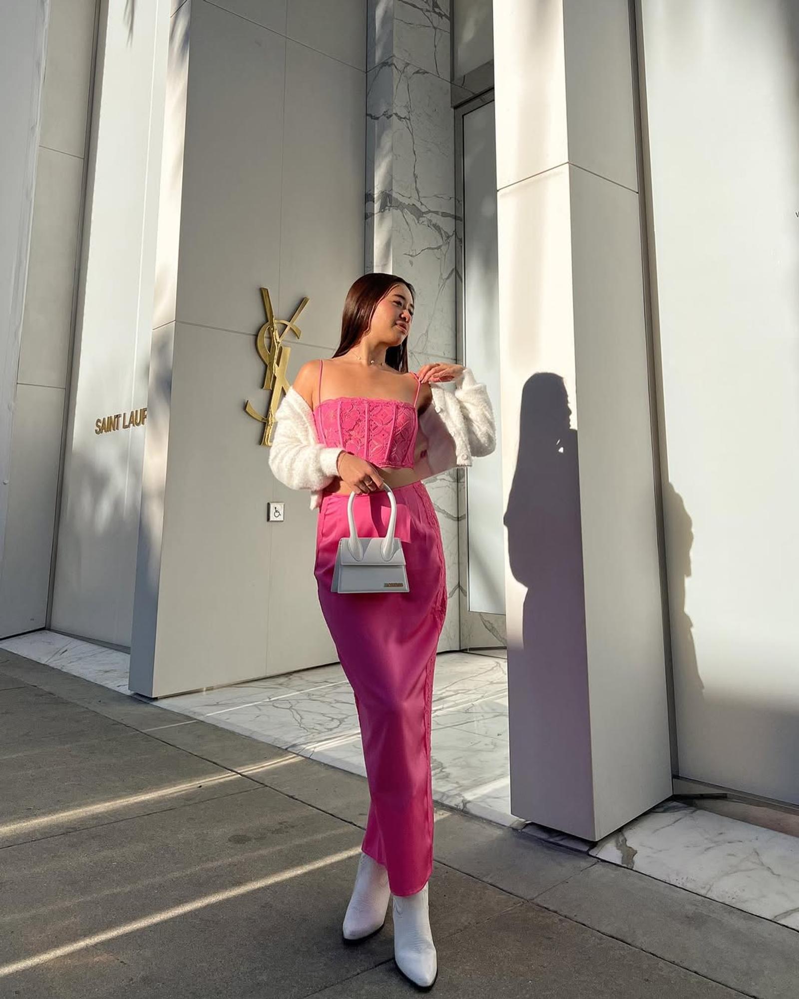 Curi Perhatian dengan OOTD Baju Pink Fanta