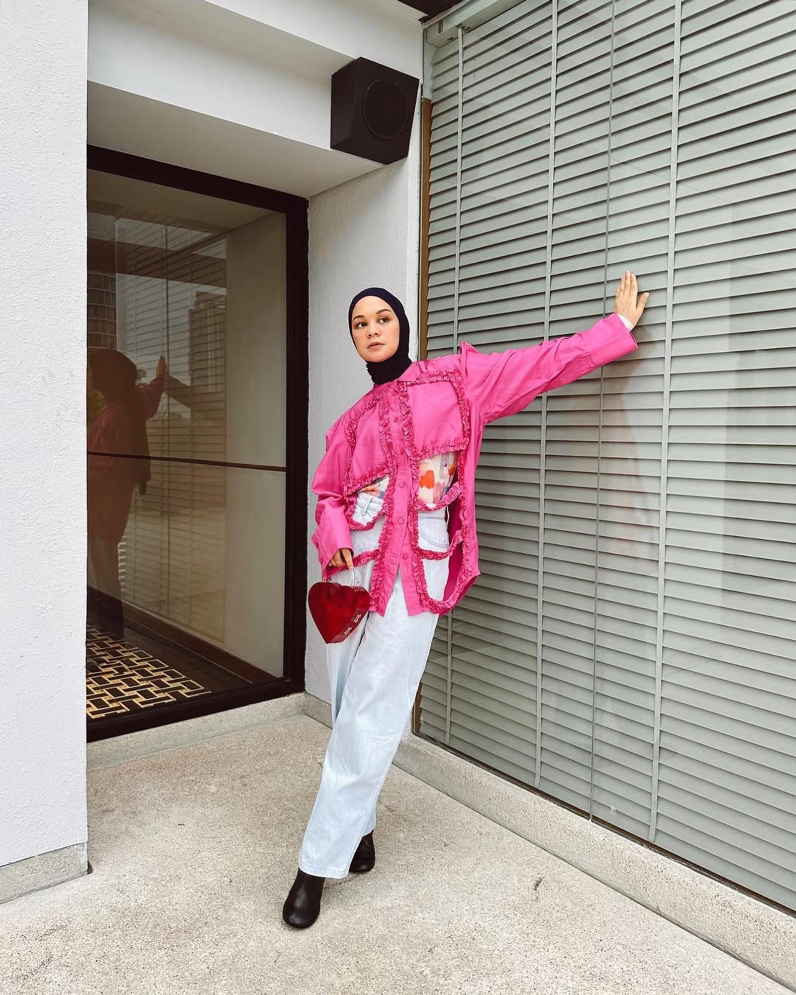 Curi Perhatian dengan OOTD Baju Pink Fanta