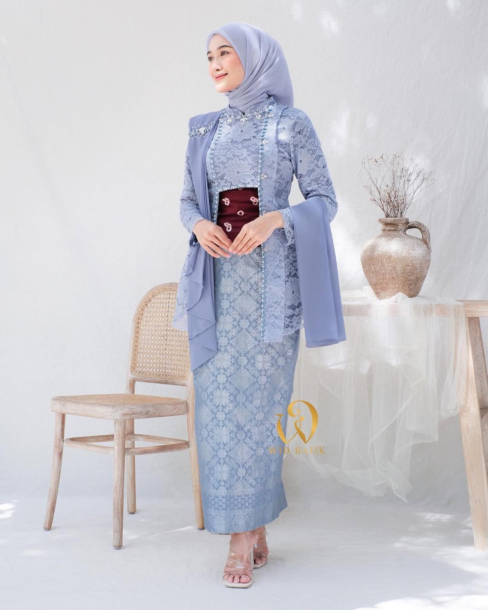 Referensi Model Kebaya Wisuda Simpel dan Elegan Berhijab