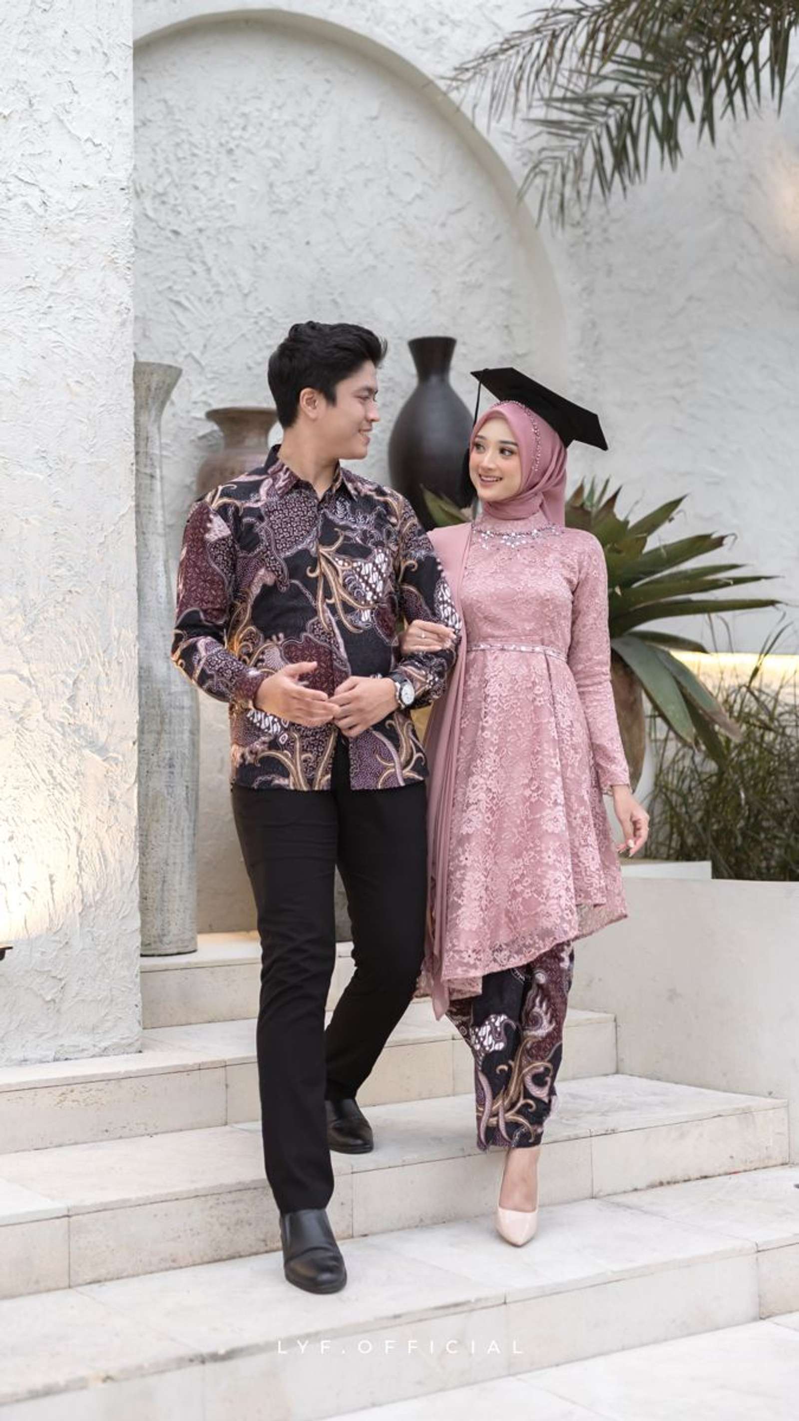 Referensi Model Kebaya Wisuda Simpel dan Elegan Berhijab