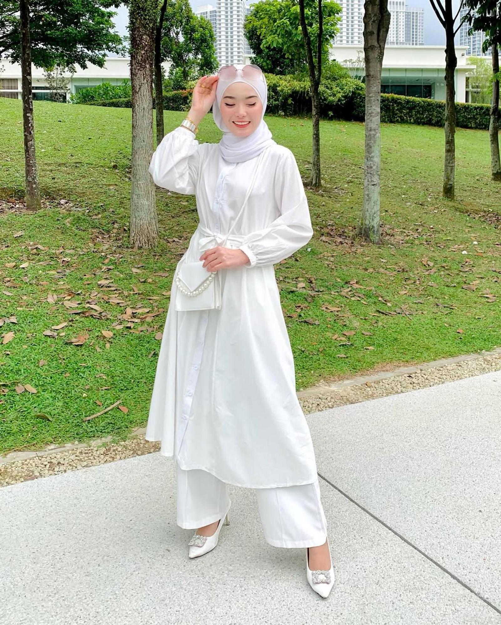 Tampilan Monokromatik untuk OOTD Smart Casual ke Kantor