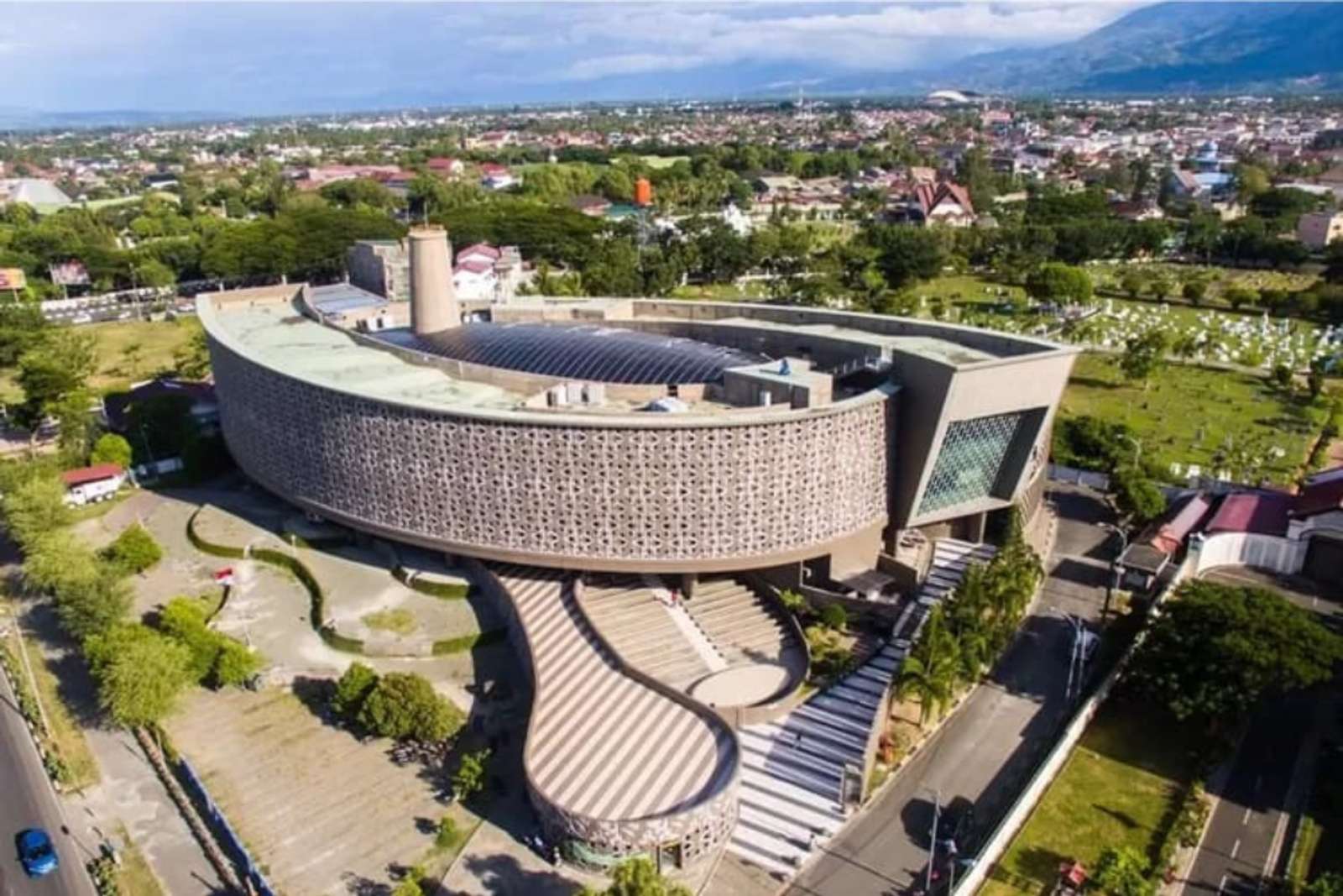 Wisata Museum Tsunami Aceh: Lokasi, HTM, dan Spot Foto