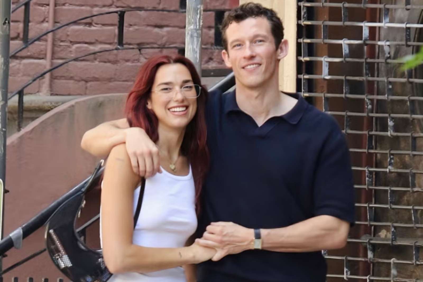 Baru Tunangan, Ini Kisah Cinta Dua Lipa dan Callum Turner