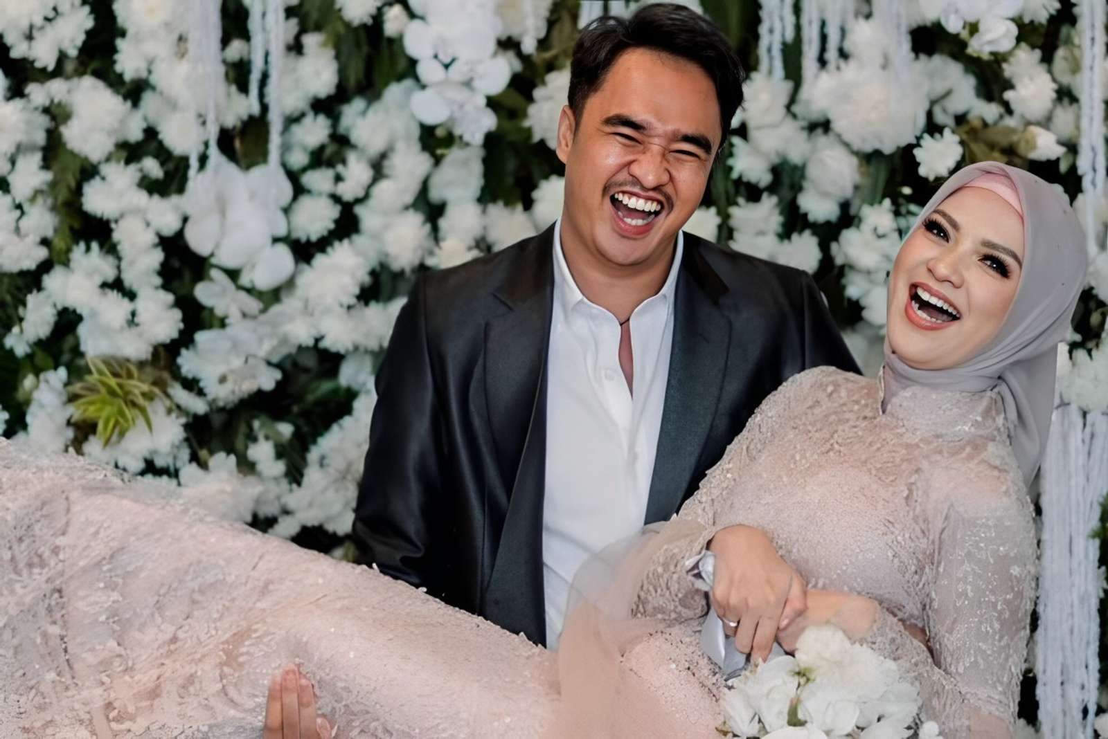 3 Bulan Dekat, Delia Septianti Resmi Menikah Lagi dengan Jerry Christy