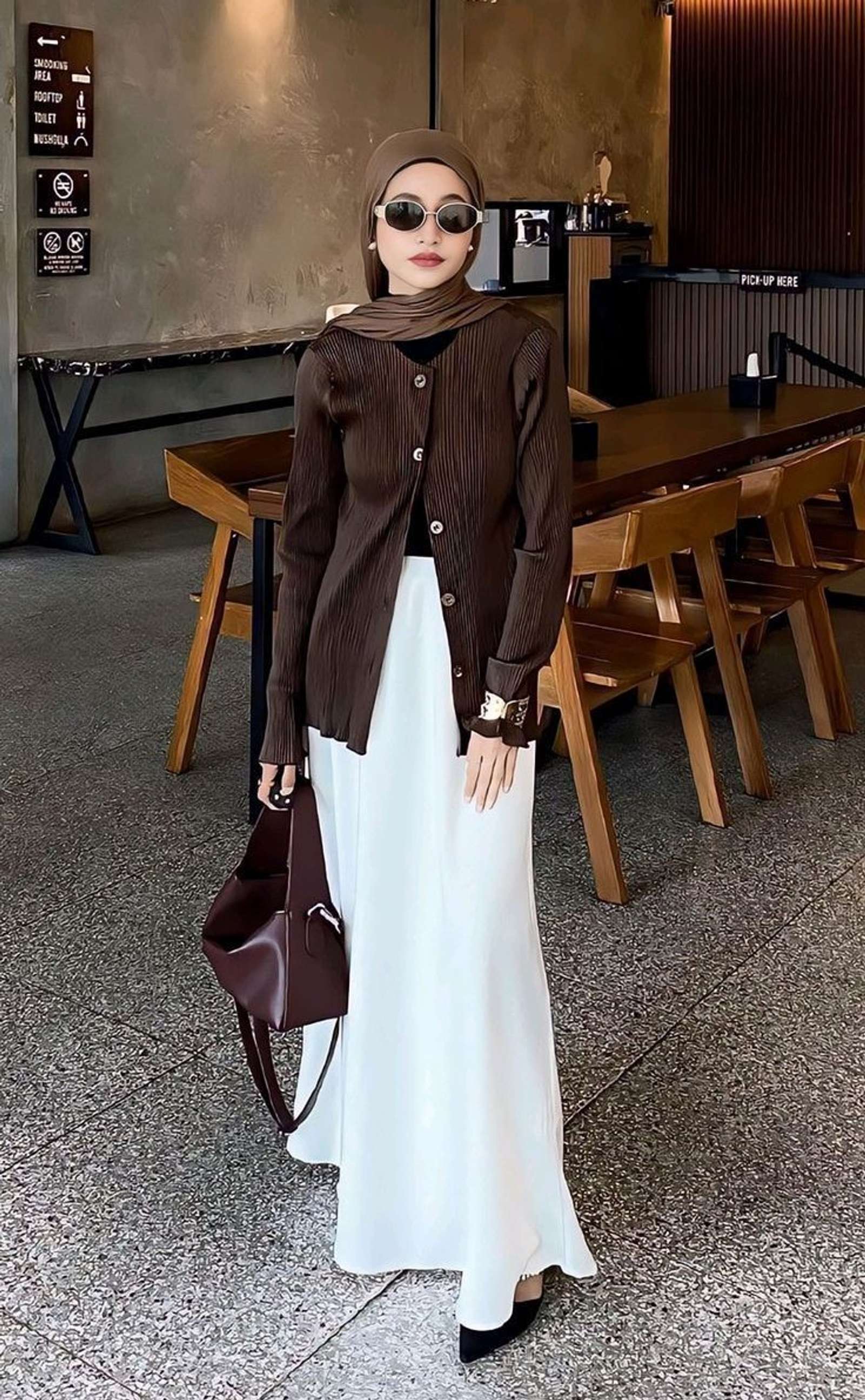 Jilbab Mocha Mousse Cocok dengan Baju Warna Apa? Ini 8 Pilihannya