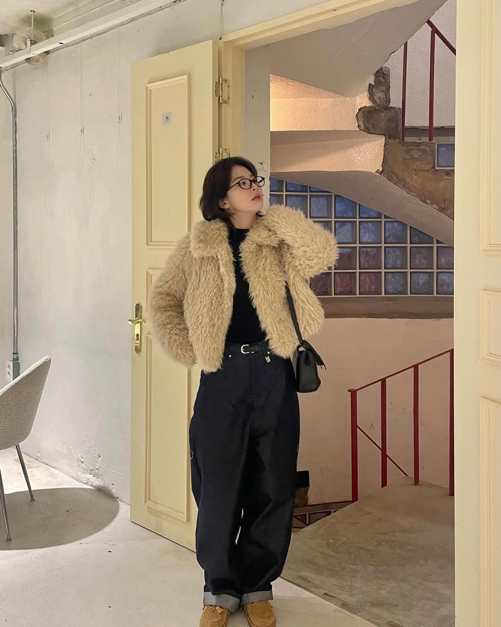 Gaya Modis Member ‘Red Velvet’ Pakai Jaket Berbulu A La Korea