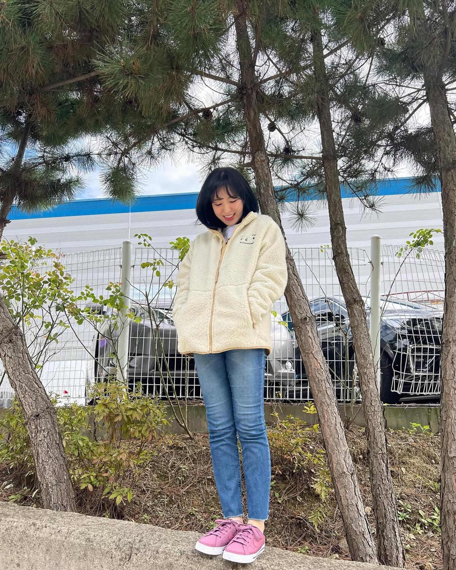 Gaya Modis Member ‘Red Velvet’ Pakai Jaket Berbulu A La Korea