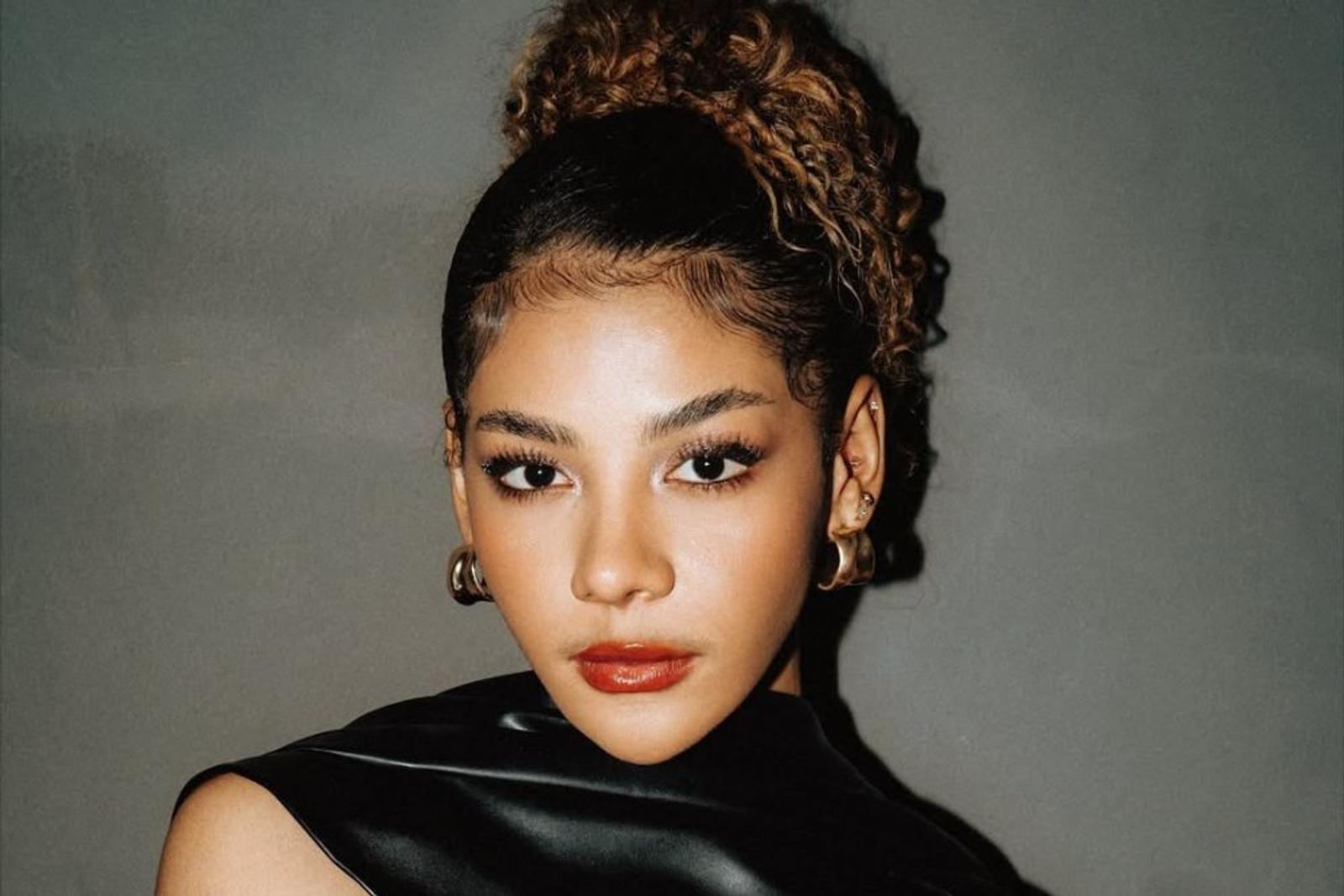 Glamour, Intip Gaya Makeup Zsazsa Utari
