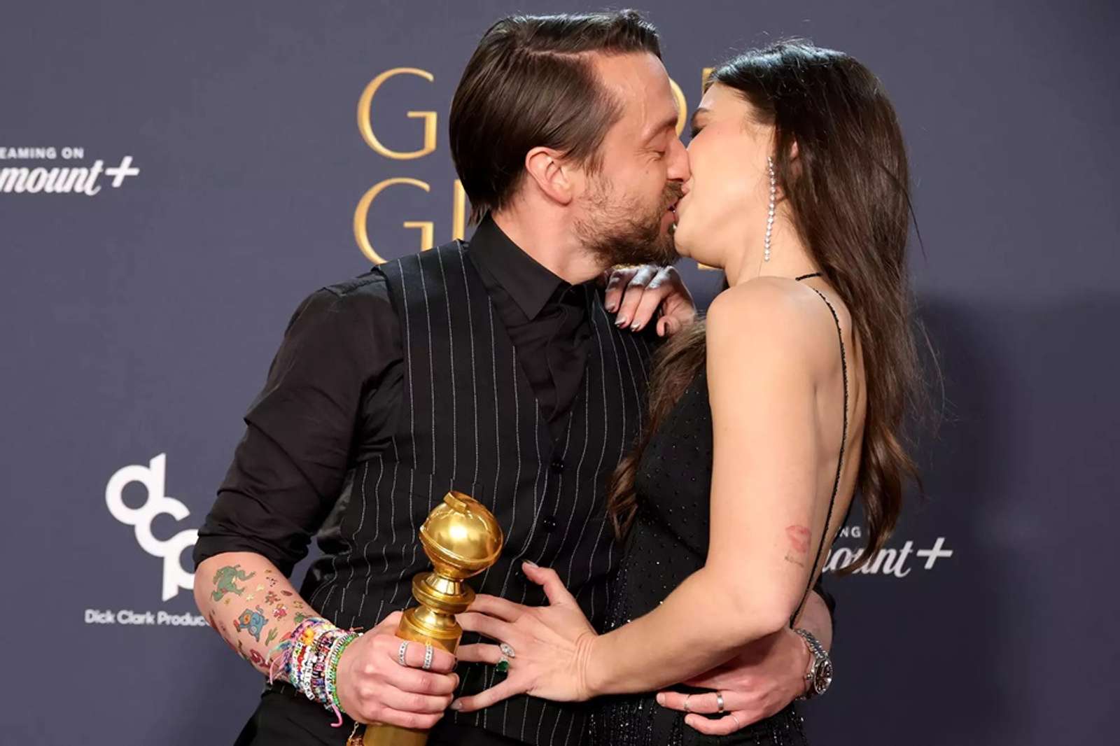 8 Potret Mesra Pasangan Artis Hollywood di Golden Globes 2025