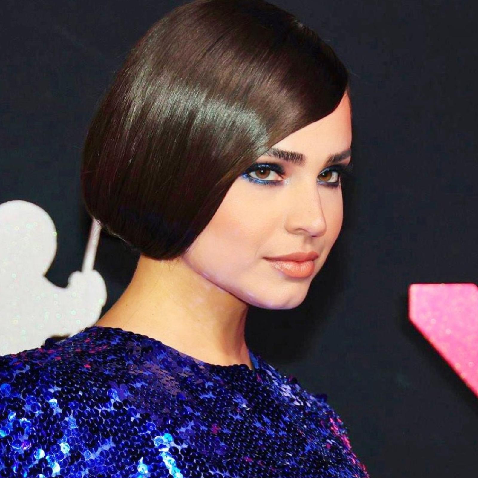 Intip Potret Menawan Sofia Carson dengan Berbagai Riasan 