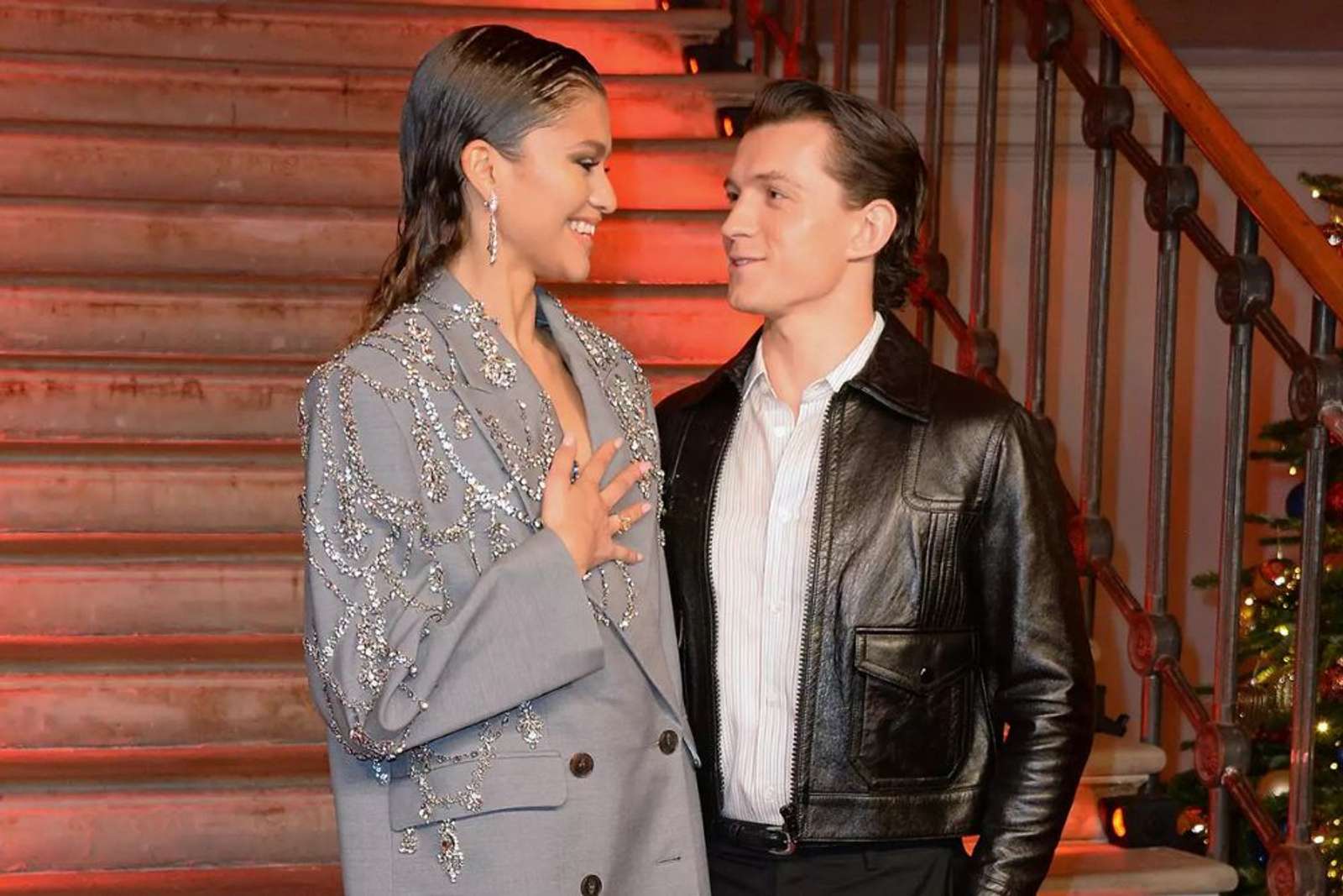 4 Tahun Pacaran, Tom Holland dan Zendaya Resmi Tunangan!