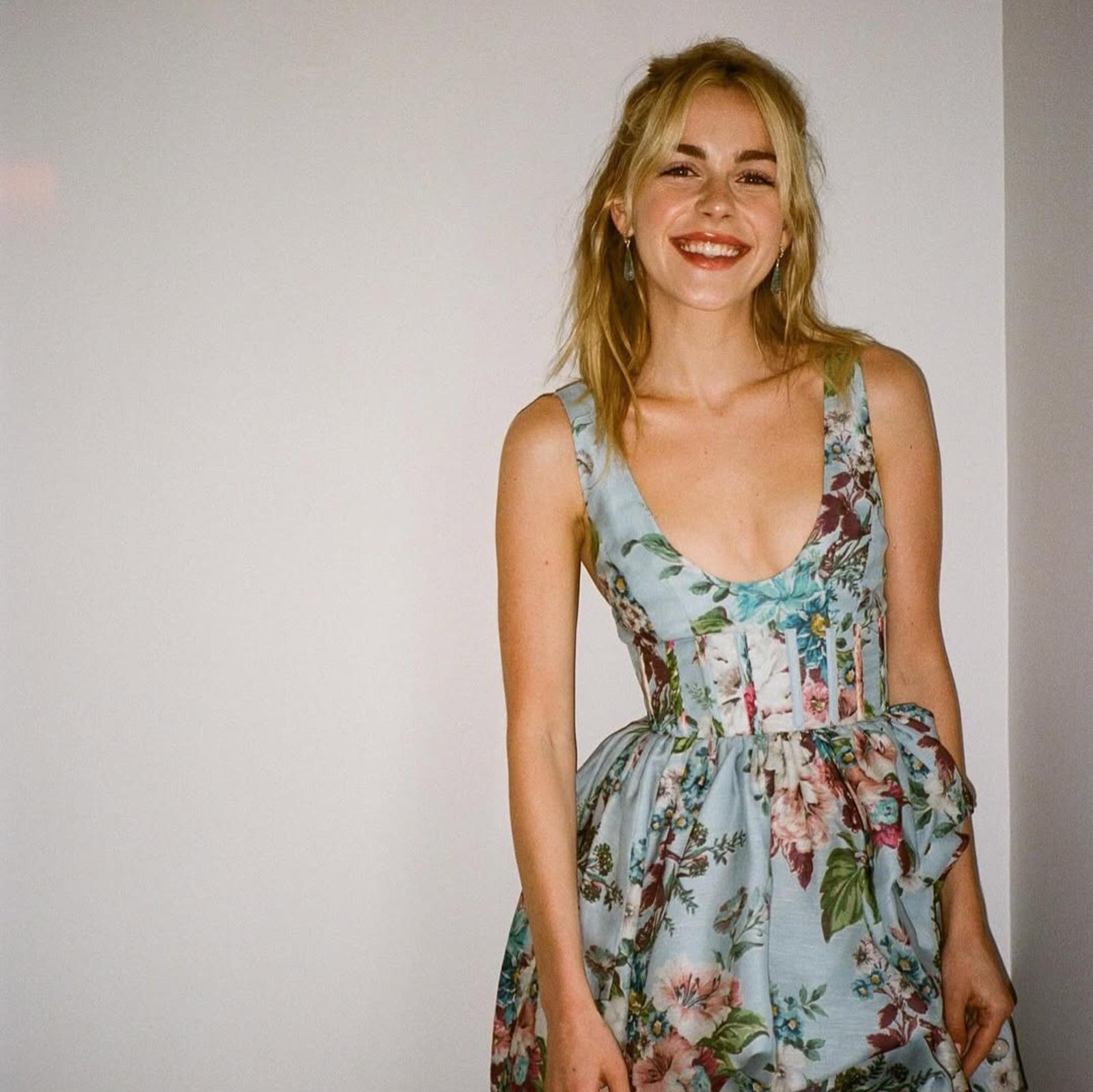 Intip Potret Menawan Kiernan Shipka dengan Riasan Minimalis 
