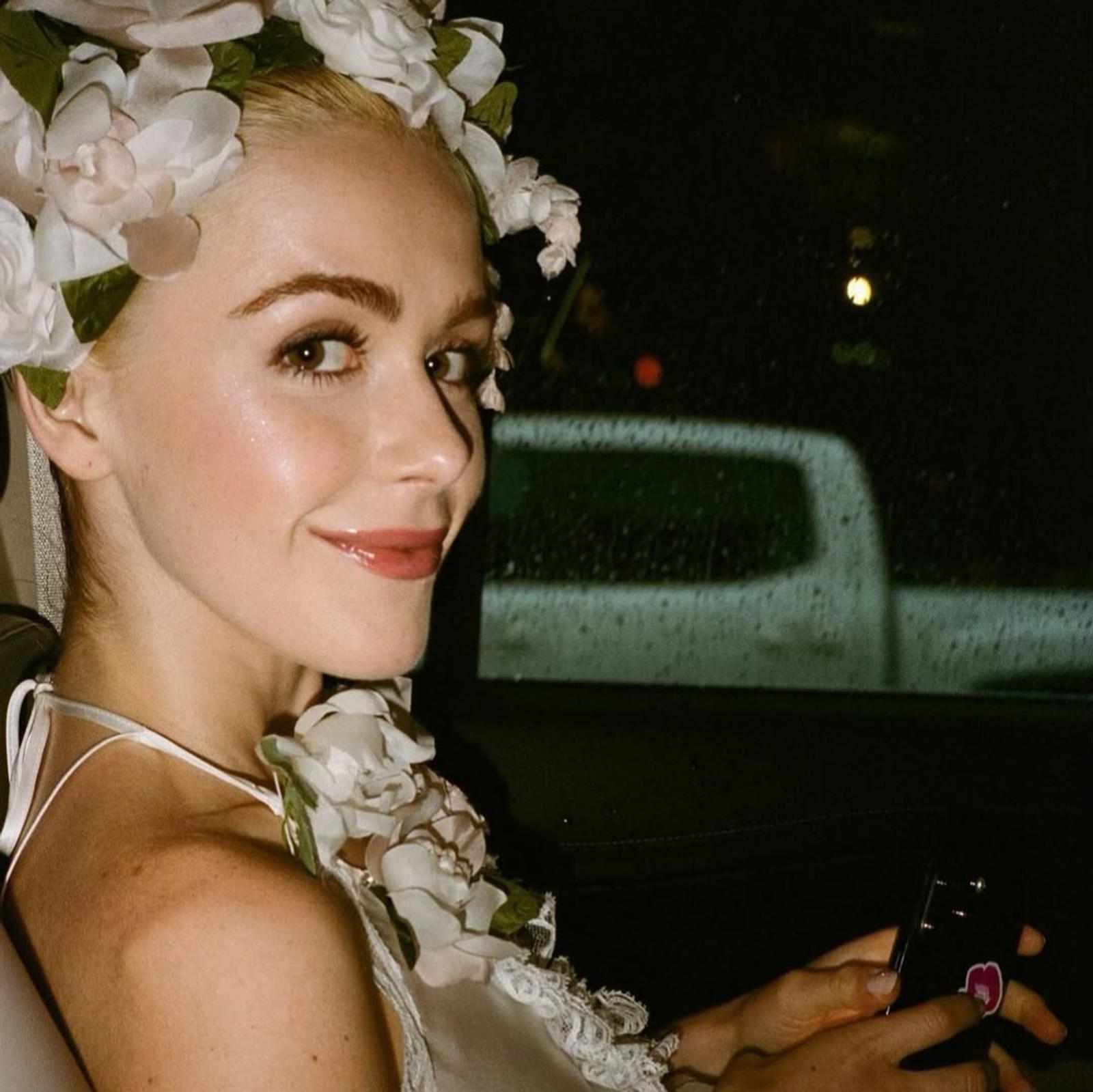Intip Potret Menawan Kiernan Shipka dengan Riasan Minimalis 