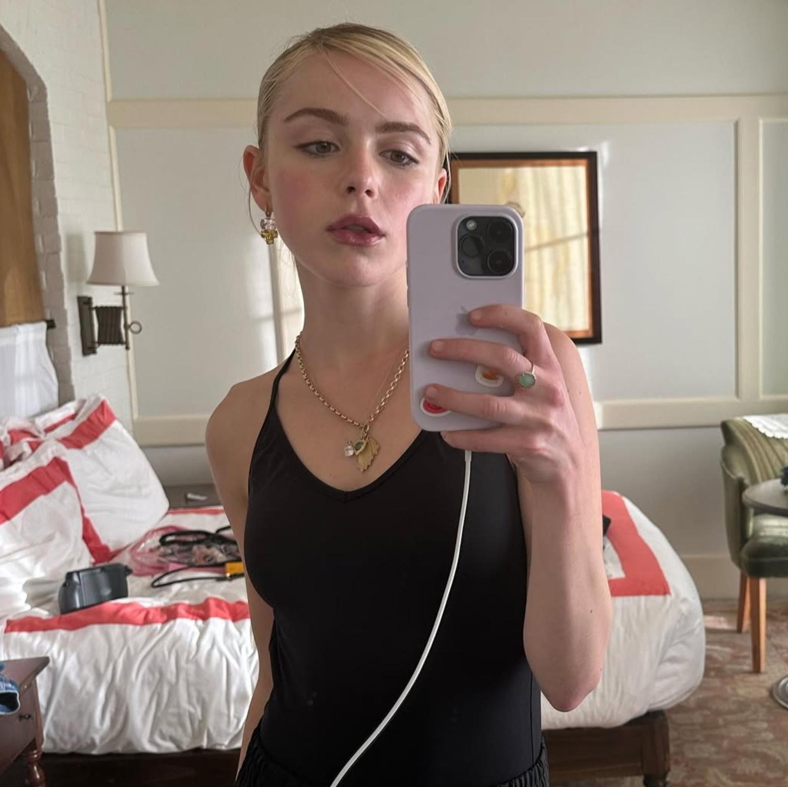Intip Potret Menawan Kiernan Shipka dengan Riasan Minimalis 