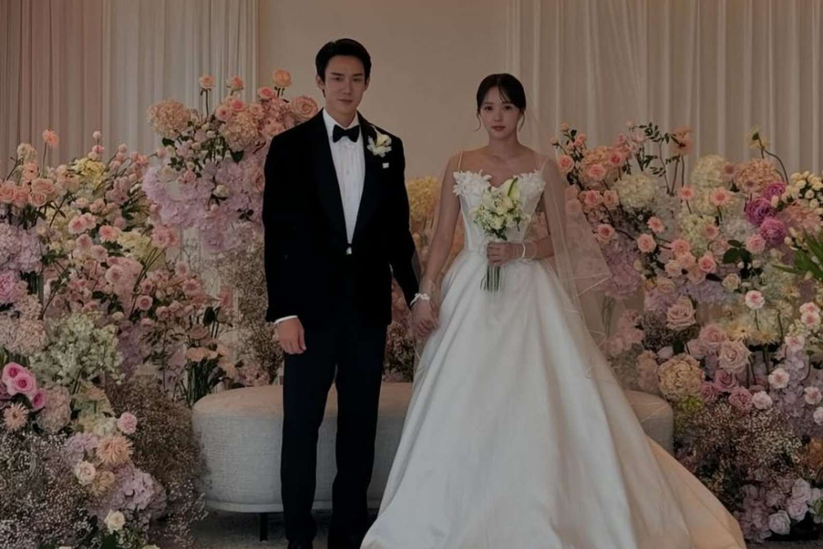 Cuma Akting, Yoo Yeon Seok Bantah Pacaran dengan Chae Soo Bin