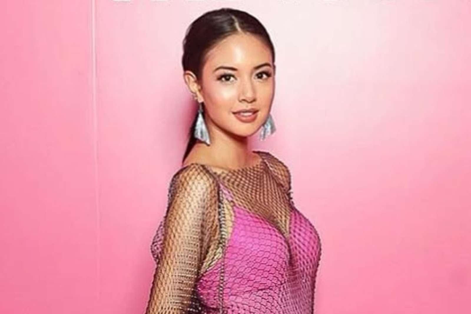 Deretan Gaya Makeup Aurelie Moeremans, Simpel Sekaligus Glamor 