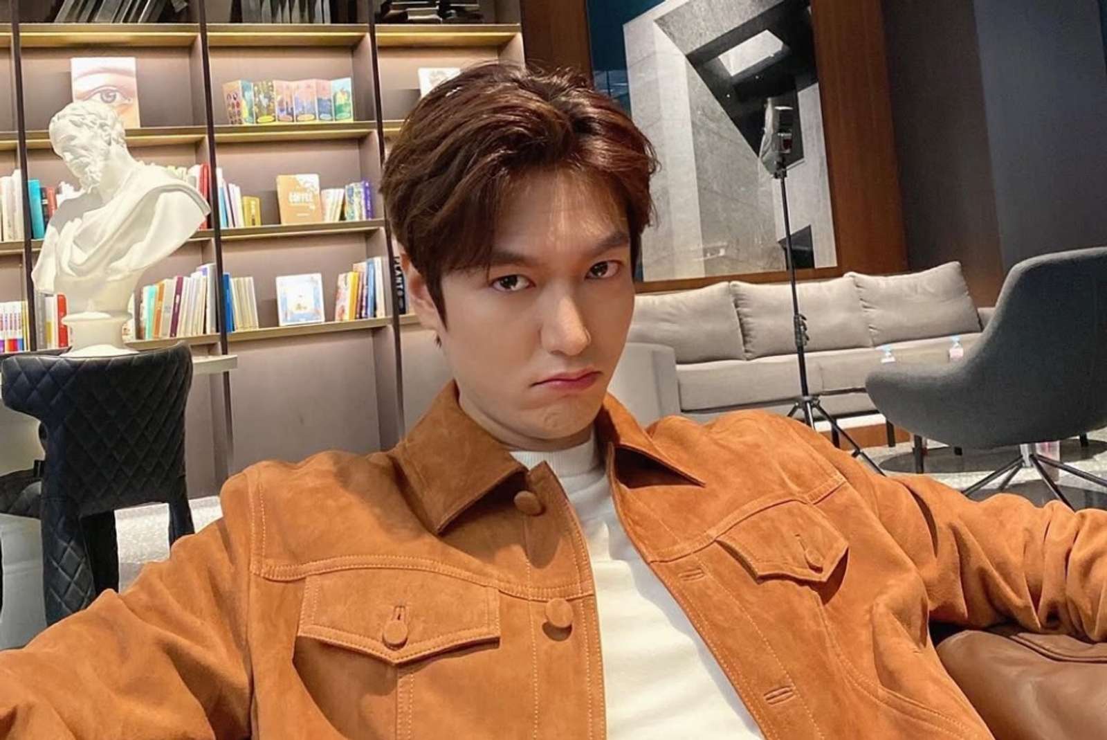 6 Fakta Asmara Lee Min Ho, Mantan Suzy yang Suka Perempuan Ceria