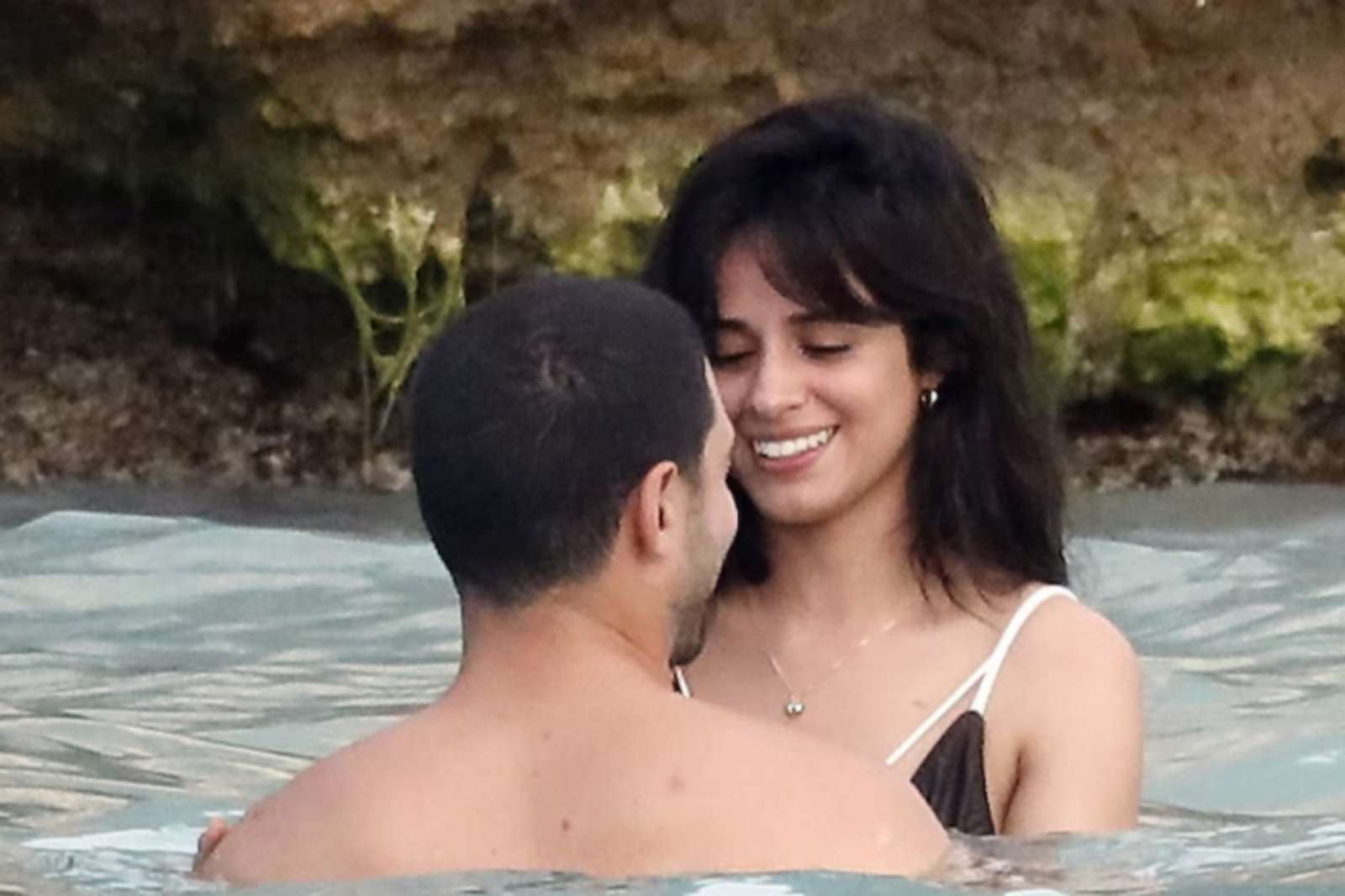 Go Public! Ini 5 Fakta Hubungan Camila Cabello dan Henry Chalhoub