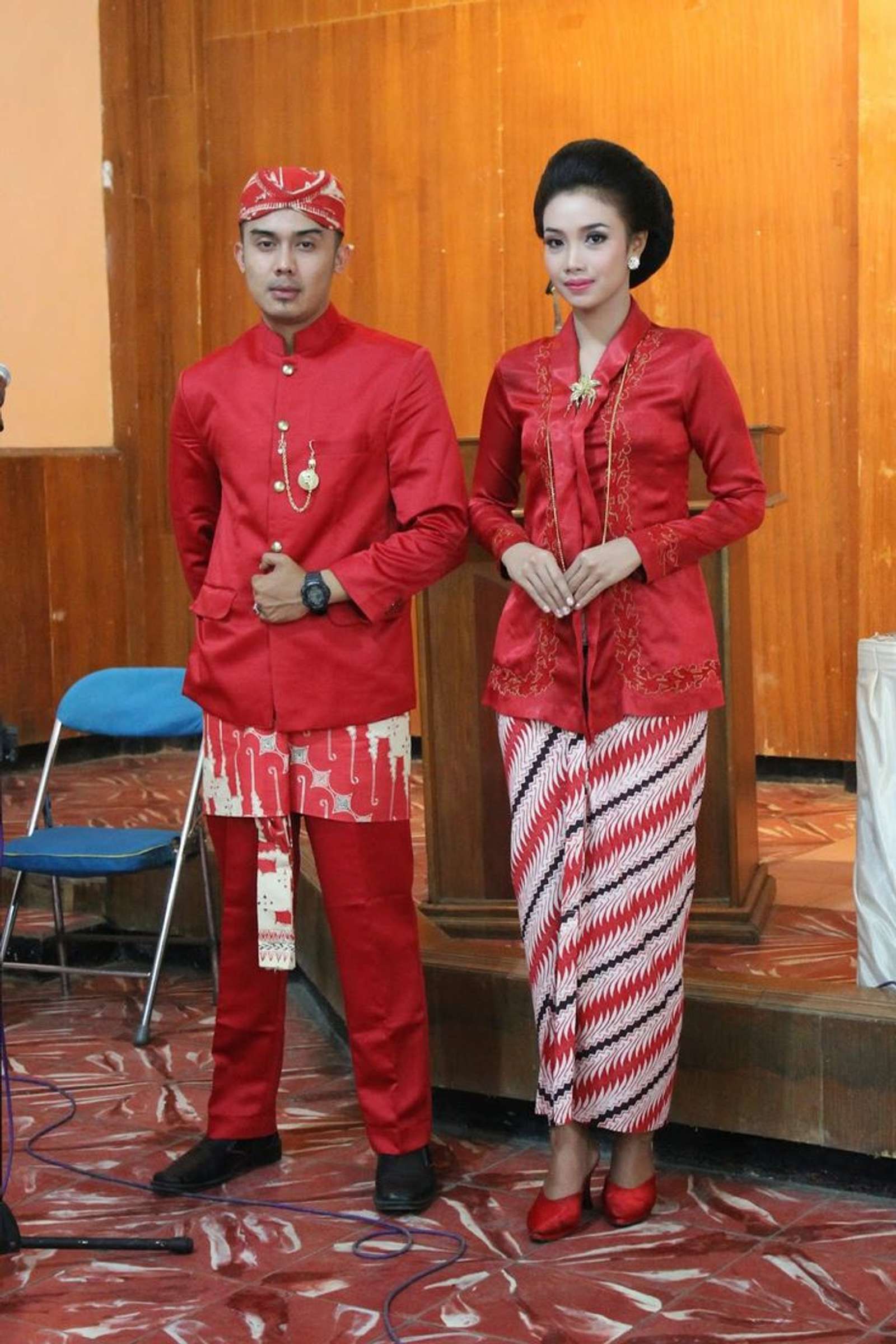 7 Jenis Baju Adat Jawa Barat dan Ciri Khasnya