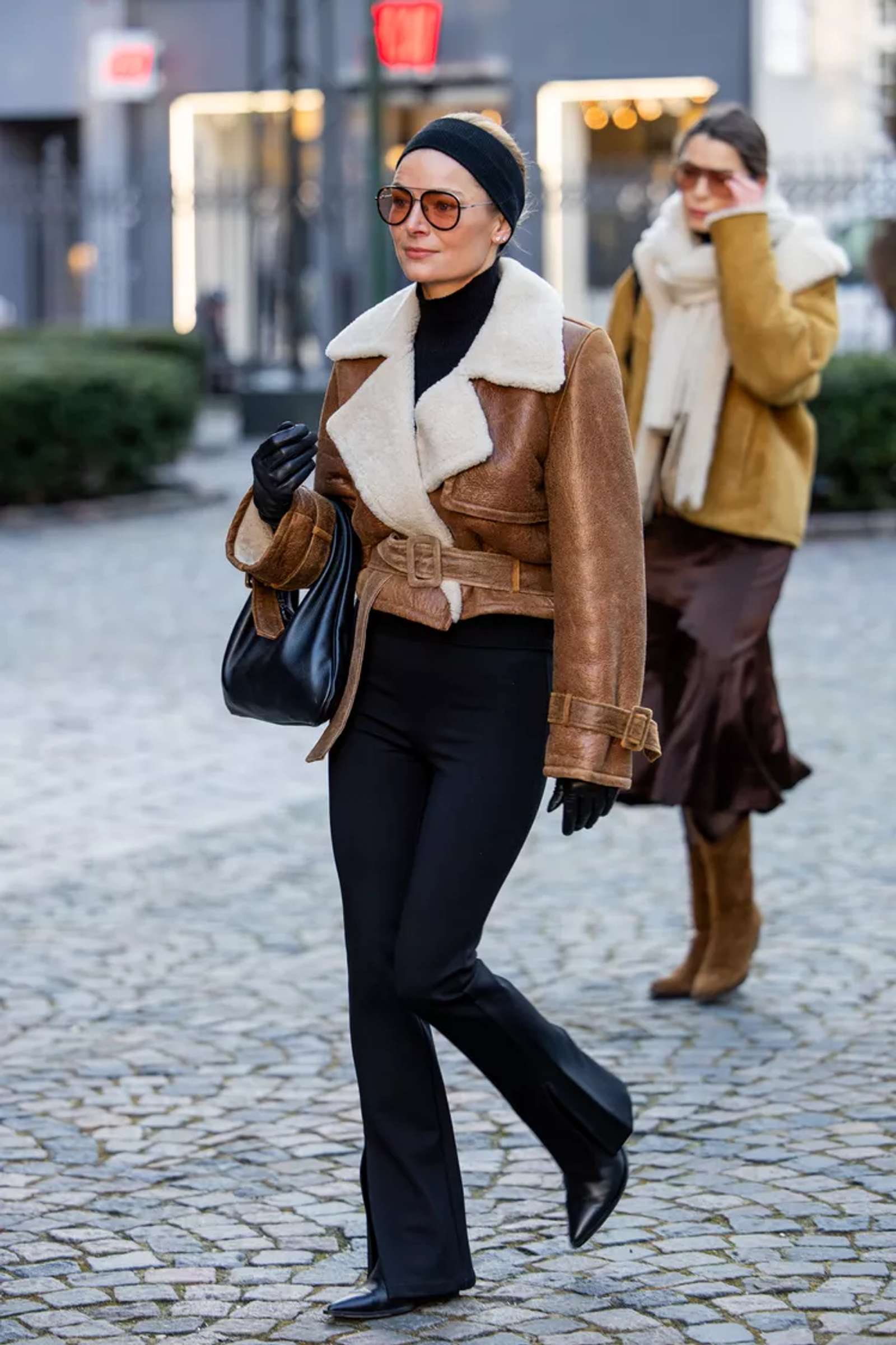 Cara Modis Para Fashionista Mix and Match Jaket Shearling Wanita