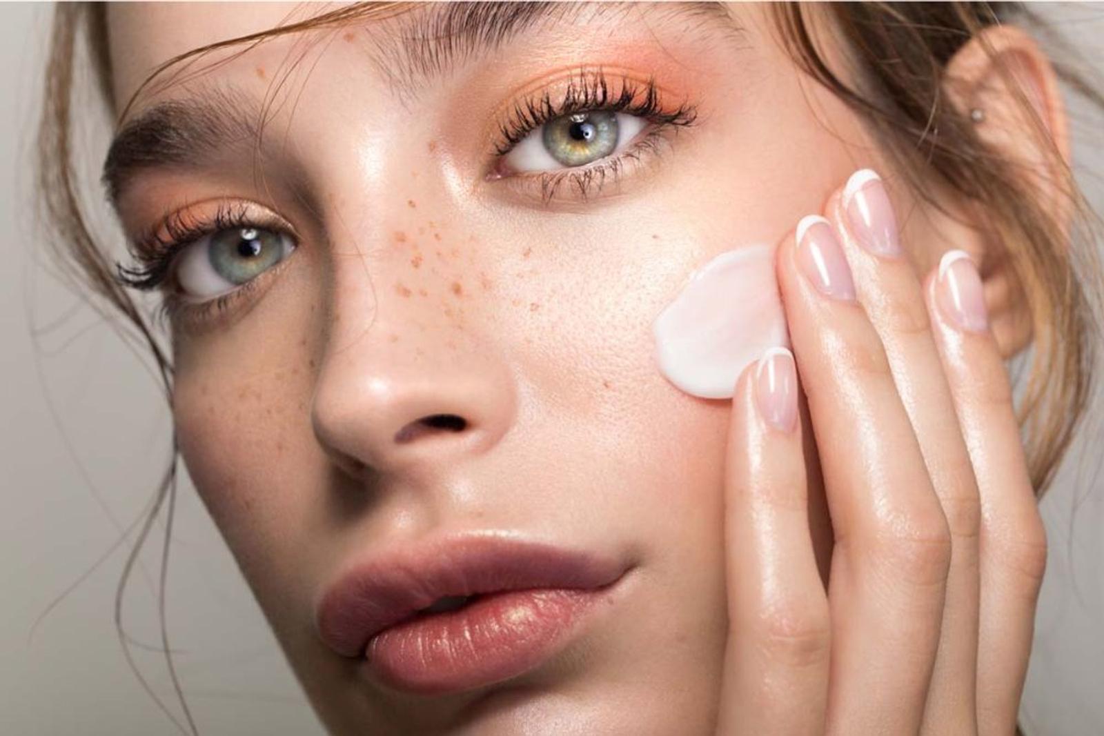 Cara Kerja Retinol pada Kulit, Anti-Aging dan Atasi Jerawat 