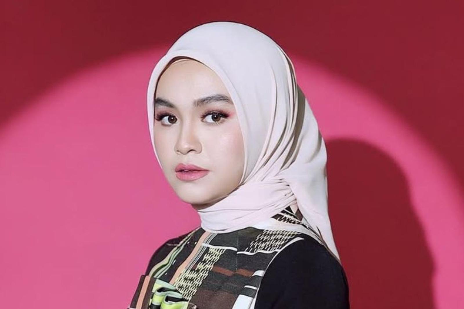 Deretan Gaya Makeup Salma Salsabil, Playful! 