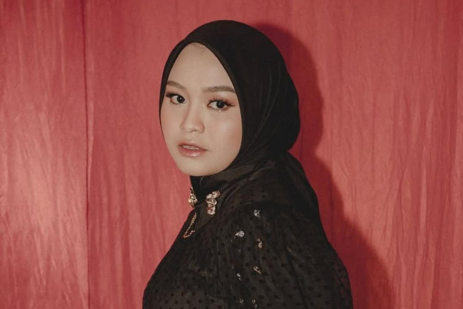 Deretan Gaya Makeup Salma Salsabil, Playful! 