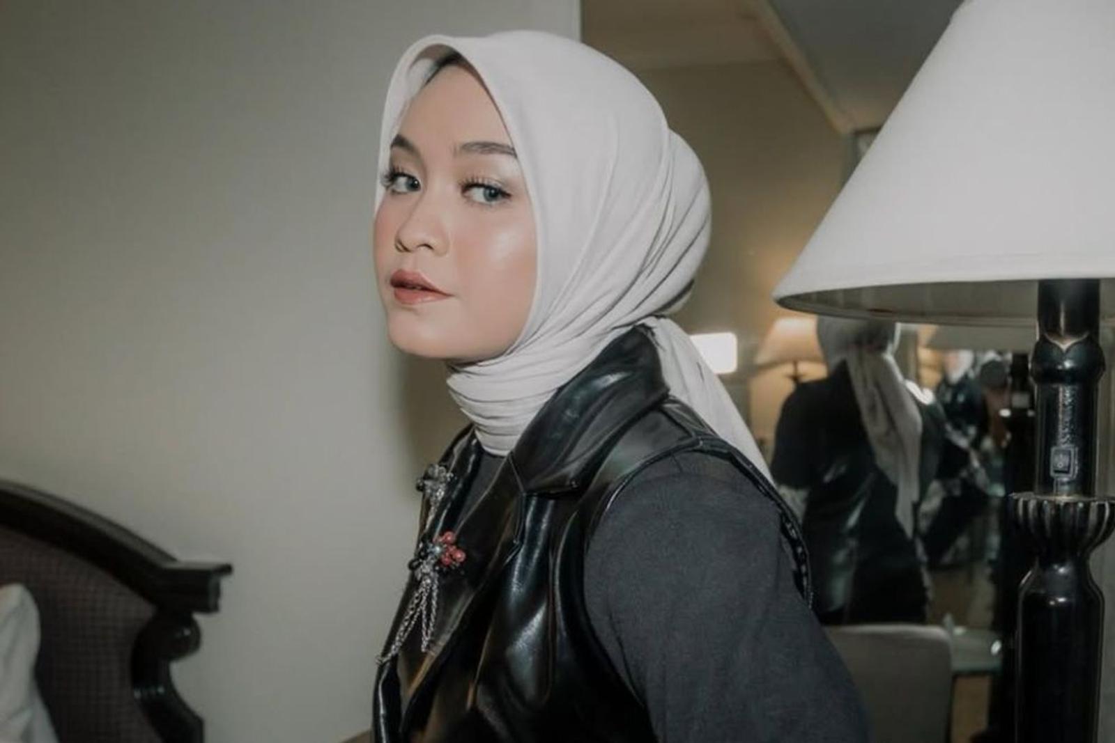Deretan Gaya Makeup Salma Salsabil, Playful! 