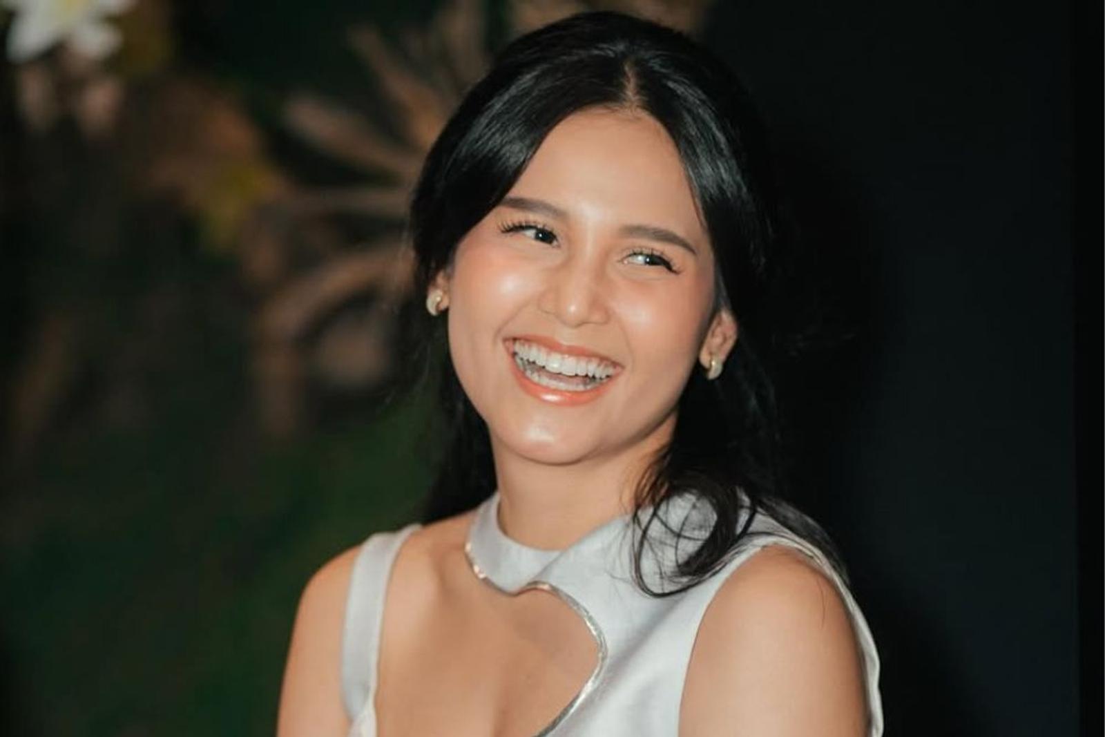 Deretan Gaya Makeup Yunita Siregar, Simple and Glam!