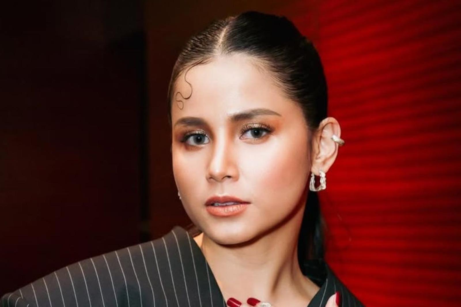 Deretan Gaya Makeup Yunita Siregar, Simple and Glam!