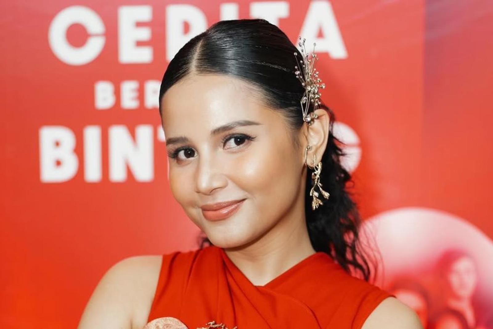 Deretan Gaya Makeup Yunita Siregar, Simple and Glam!