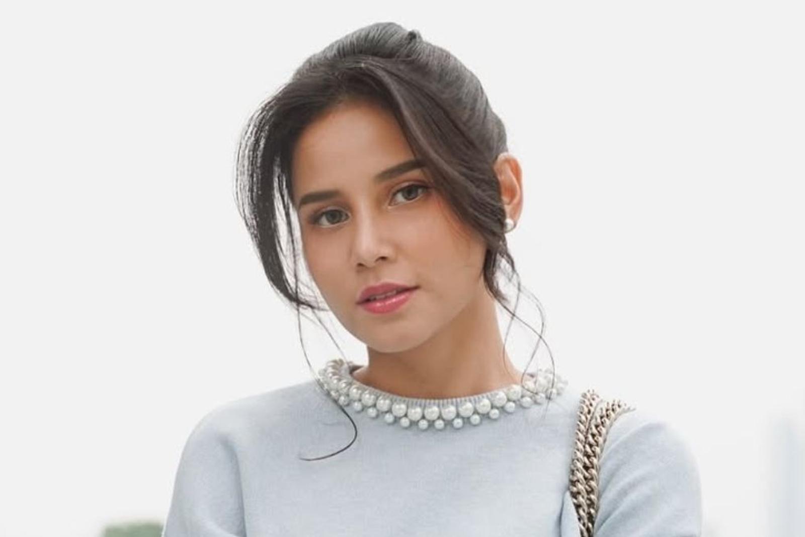 Deretan Gaya Makeup Yunita Siregar, Simple and Glam!