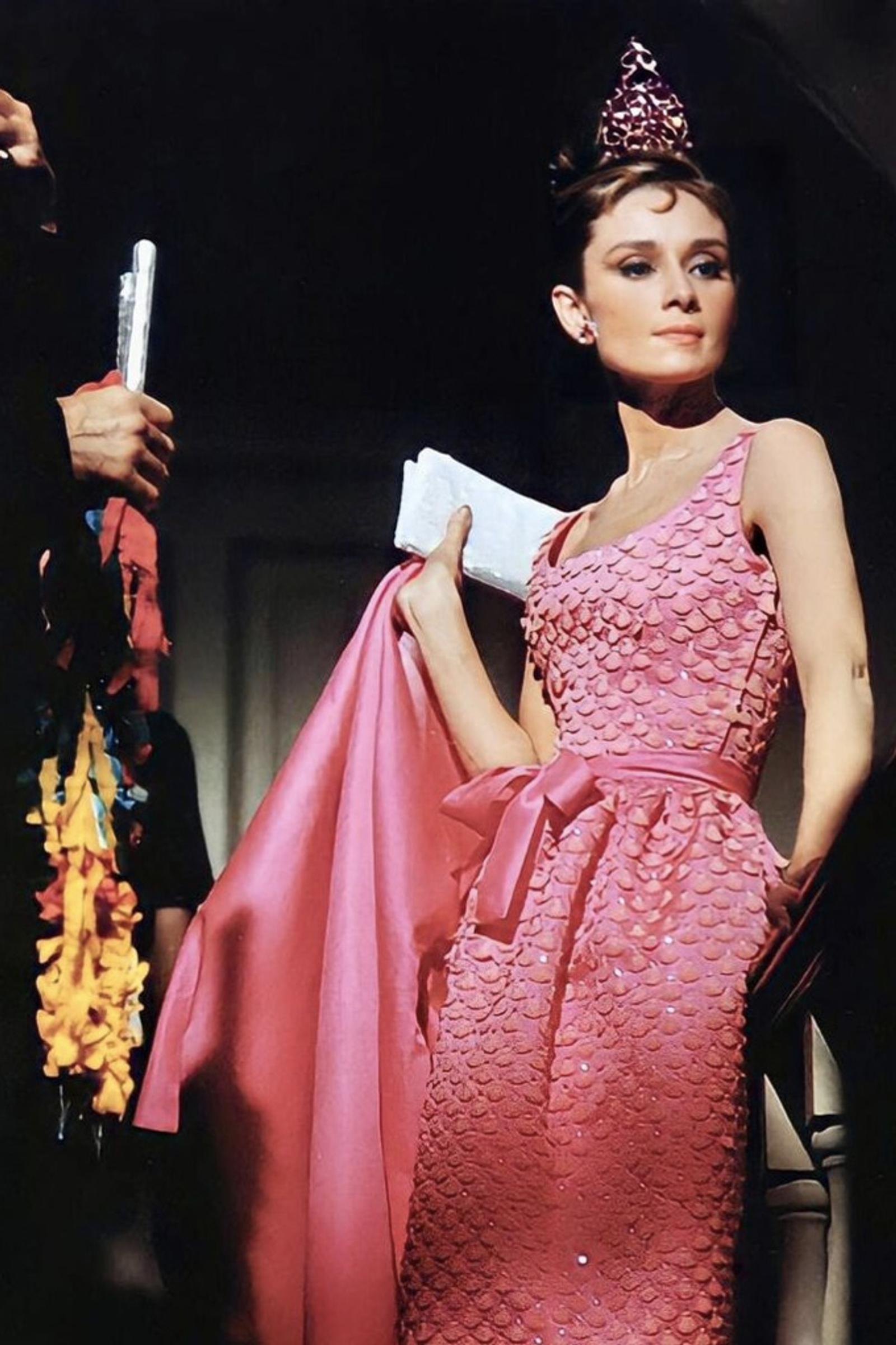 7 Gaun Pink Terikonik Karakter di Film Hollywood Terkenal