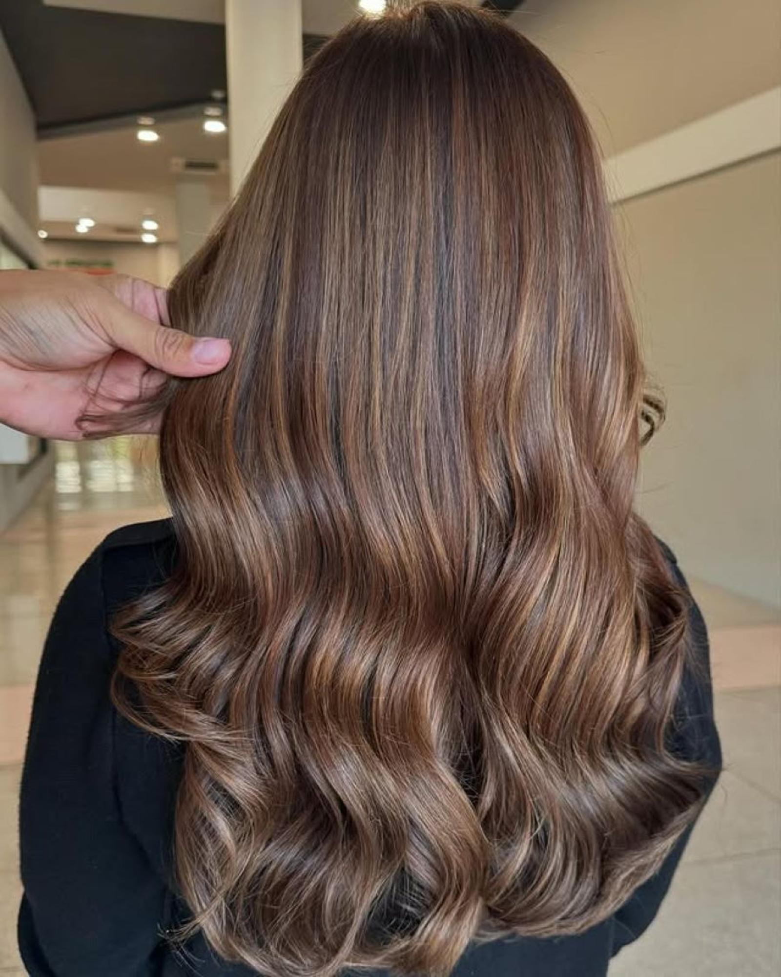Rekomendasi Gaya Rambut Brunette yang Stylish dan Memesona
