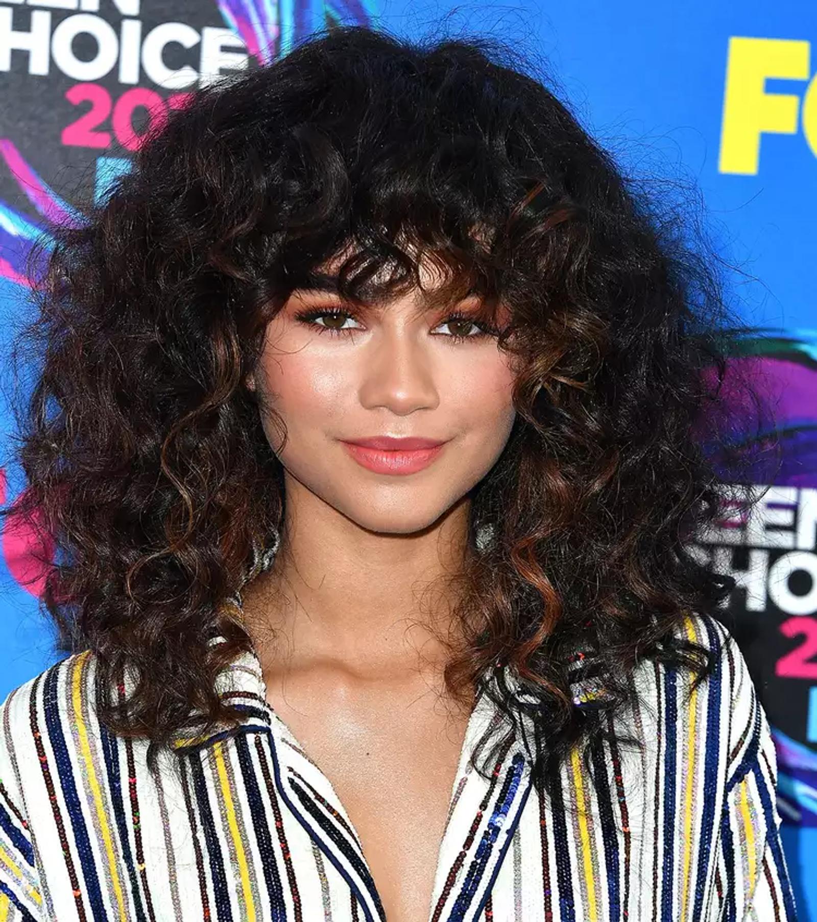 Rekomendasi Gaya Rambut Brunette yang Stylish dan Memesona