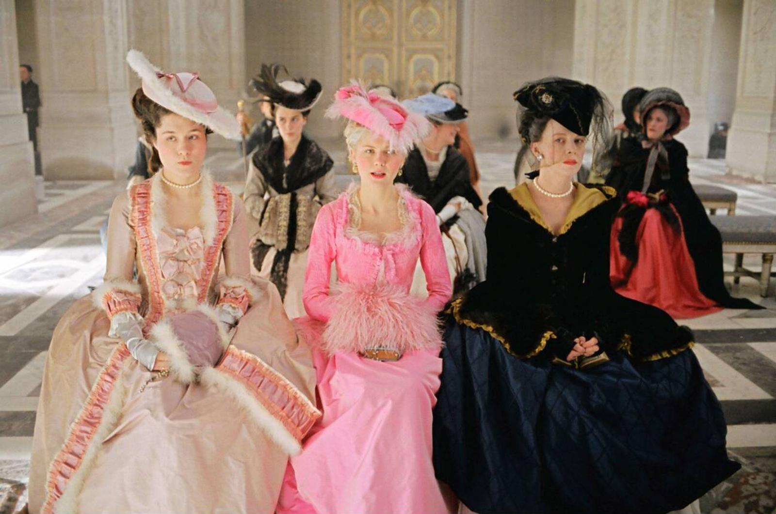 7 Gaun Pink Terikonik Karakter di Film Hollywood Terkenal