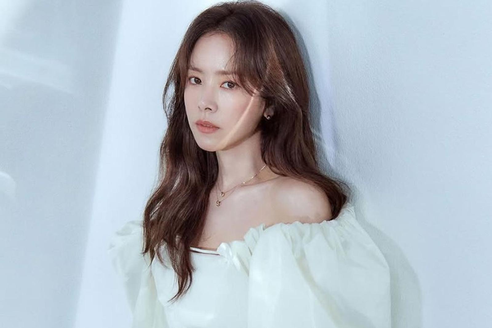 Deretan Gaya Makeup Han Ji Min, Dramatic dan Chic! 