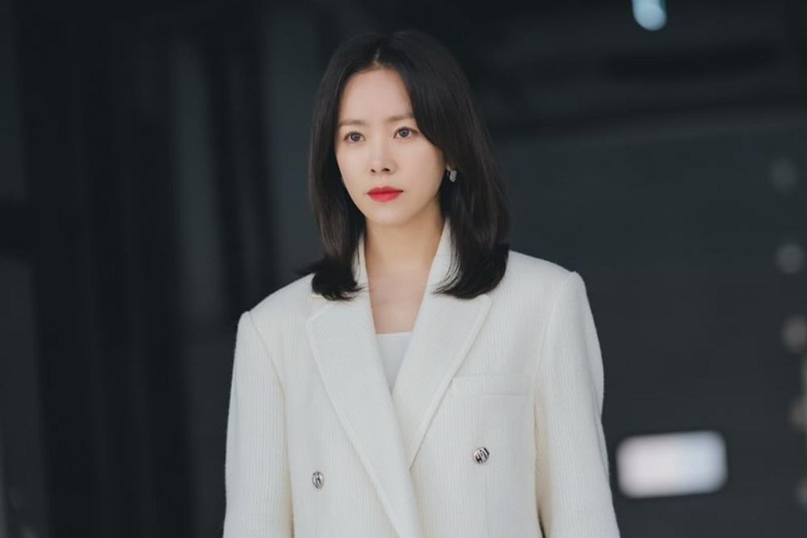 Deretan Gaya Makeup Han Ji Min, Dramatic dan Chic! 