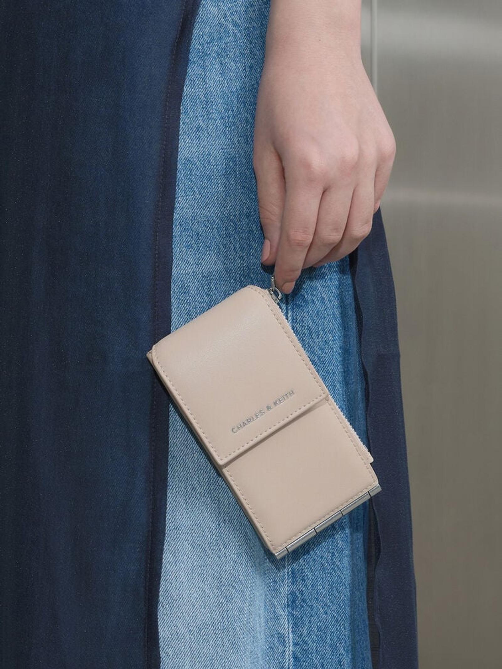 6 Dompet Perempuan yang Simple dan Elegan, Mempermanis Outfit