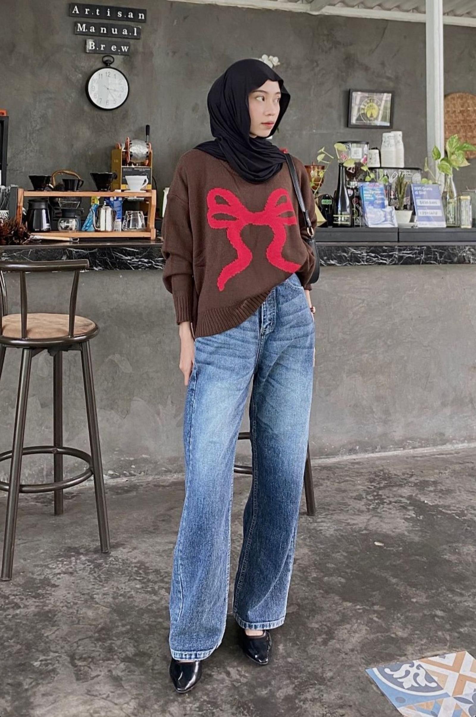 OOTD Kulot Jeans dan Sweater, Simpel tapi Modis!