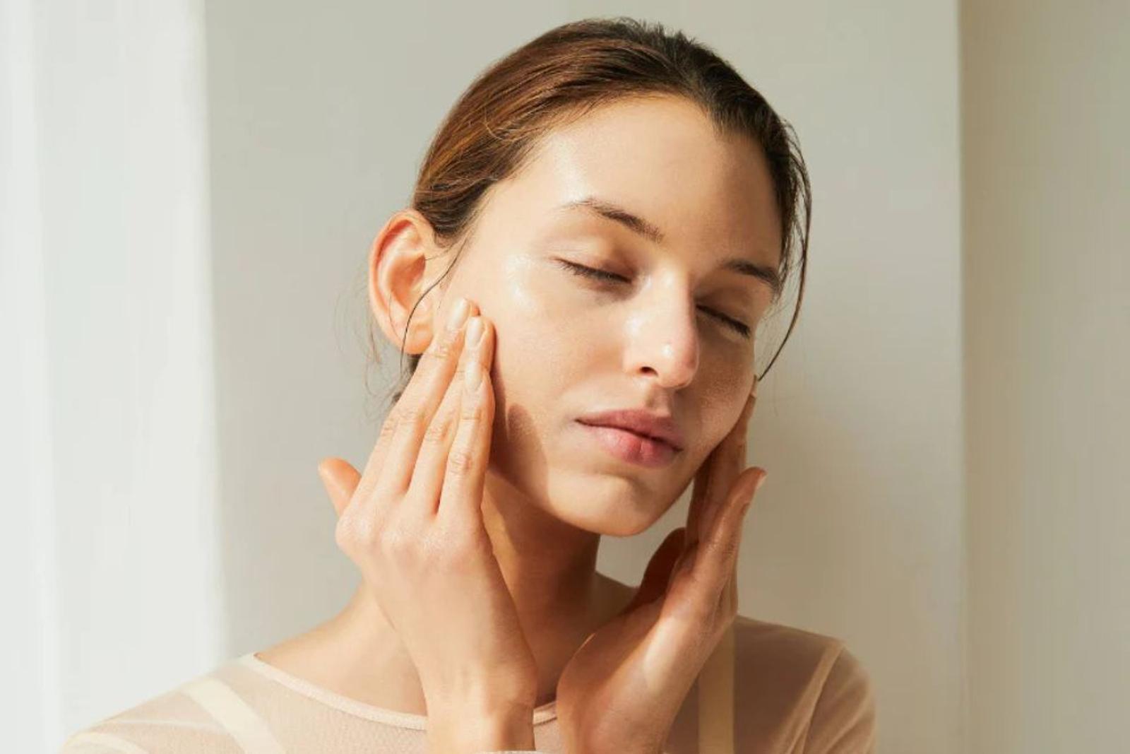 Ini Perbedaan Serum dan Essence, Jangan Salah Pilih 