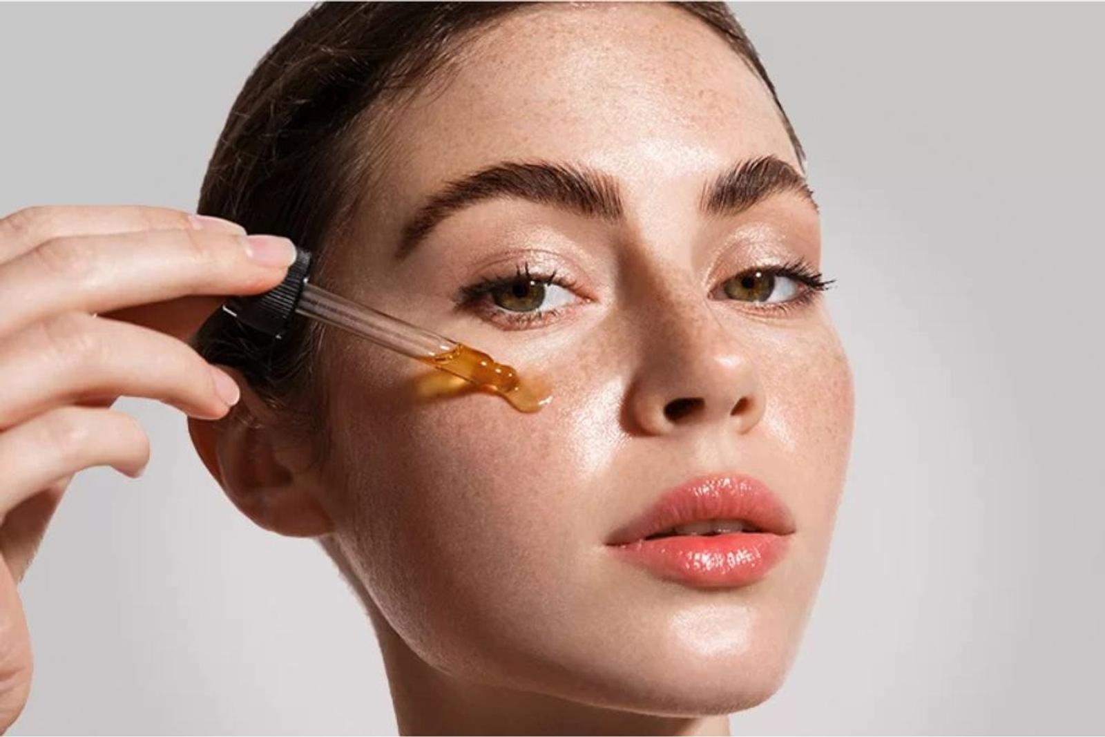 Ini Perbedaan Serum dan Essence, Jangan Salah Pilih 