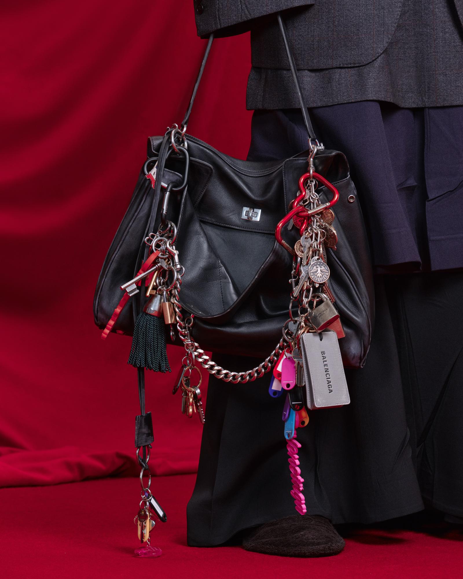 7 Brand Internasional yang Viralkan Trend Fashion 'Bag Charms'