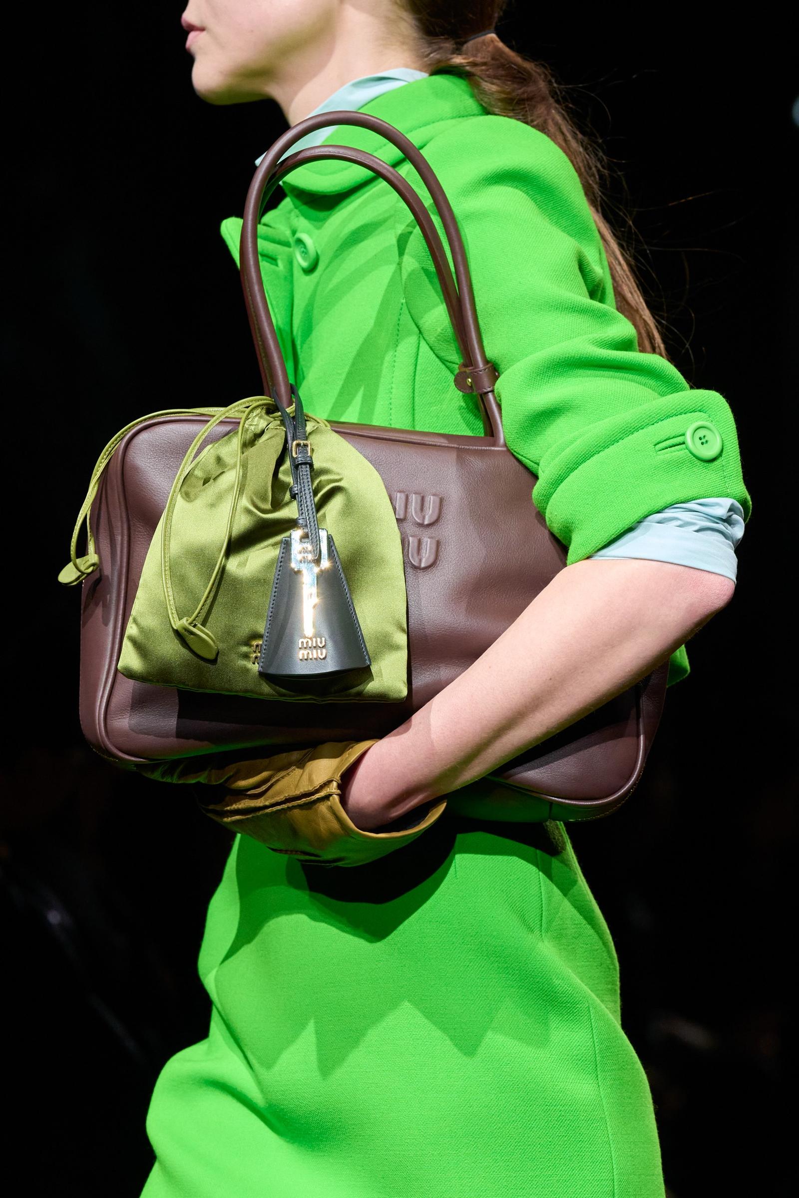 7 Brand Internasional yang Viralkan Trend Fashion 'Bag Charms'