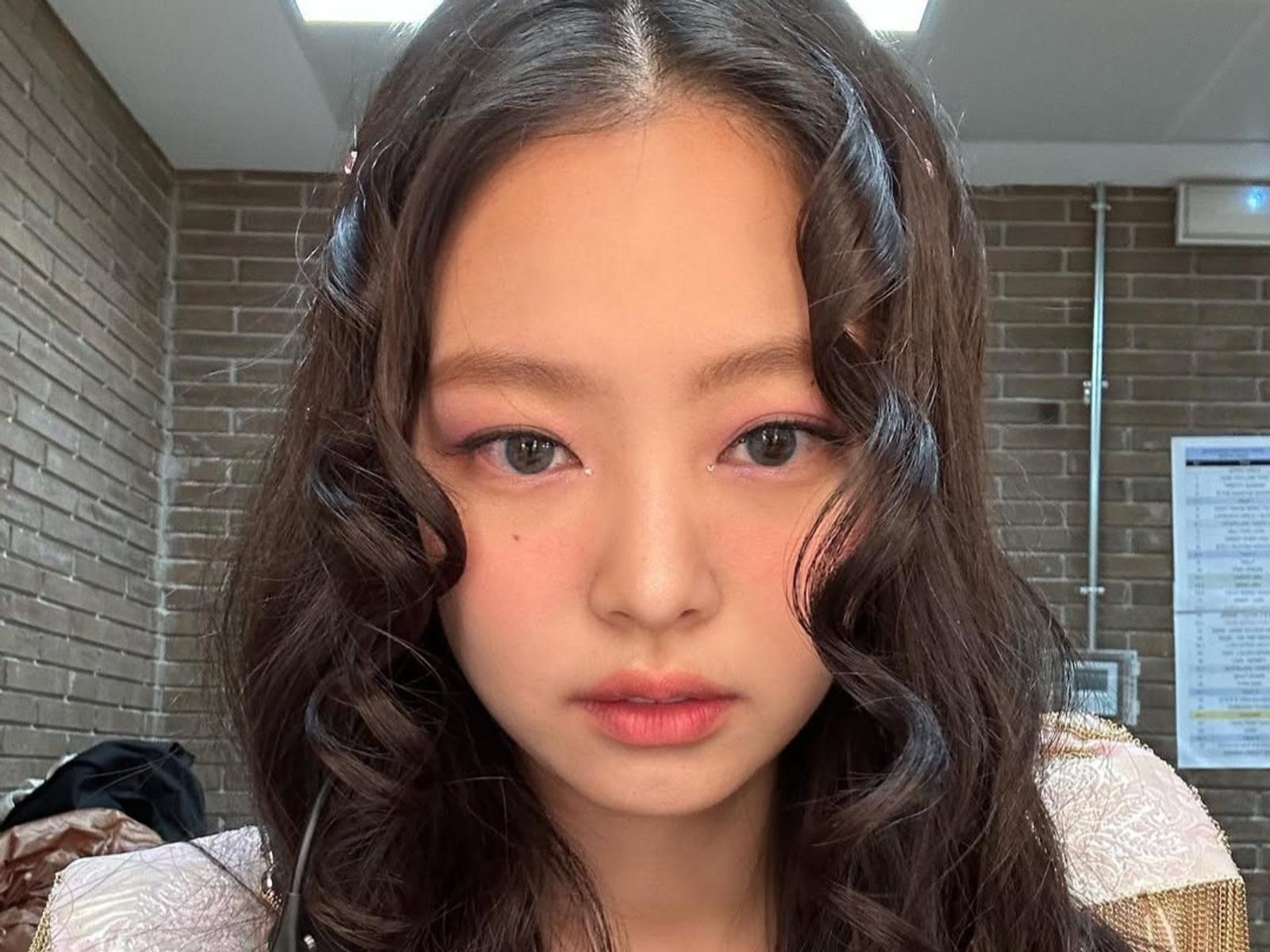 Potret Menawan Jennie dengan Gaya Rambut yang Berbeda 