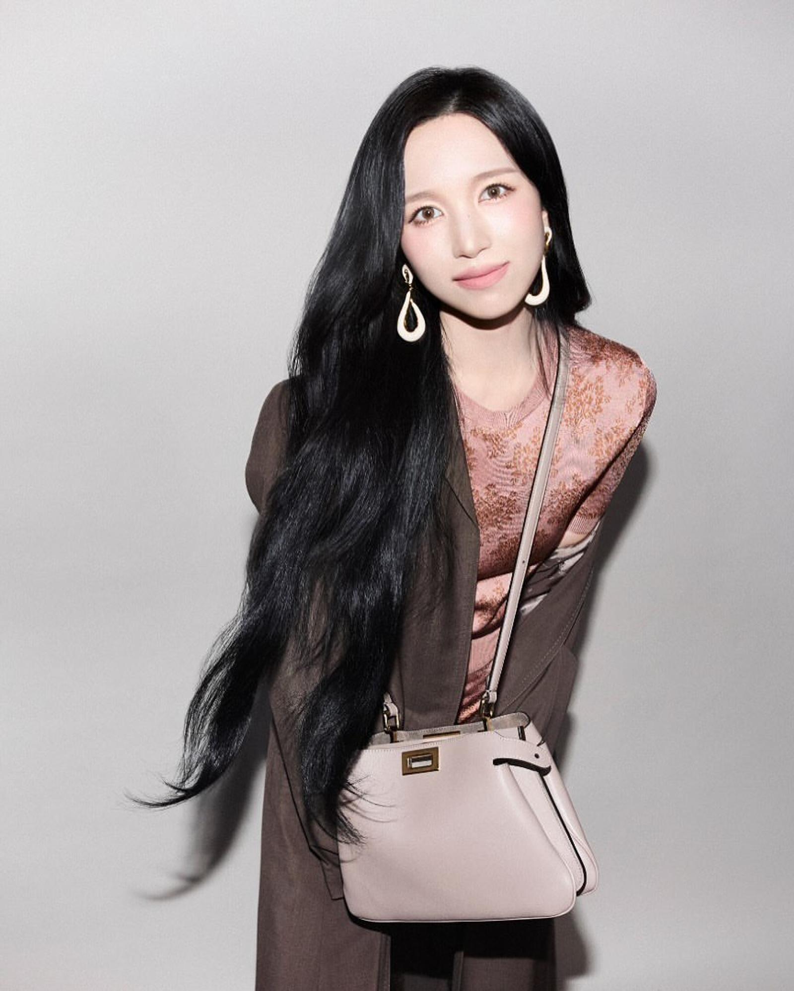 Mina 'TWICE' Bergabung Sebagai Ambassador untuk Fendi