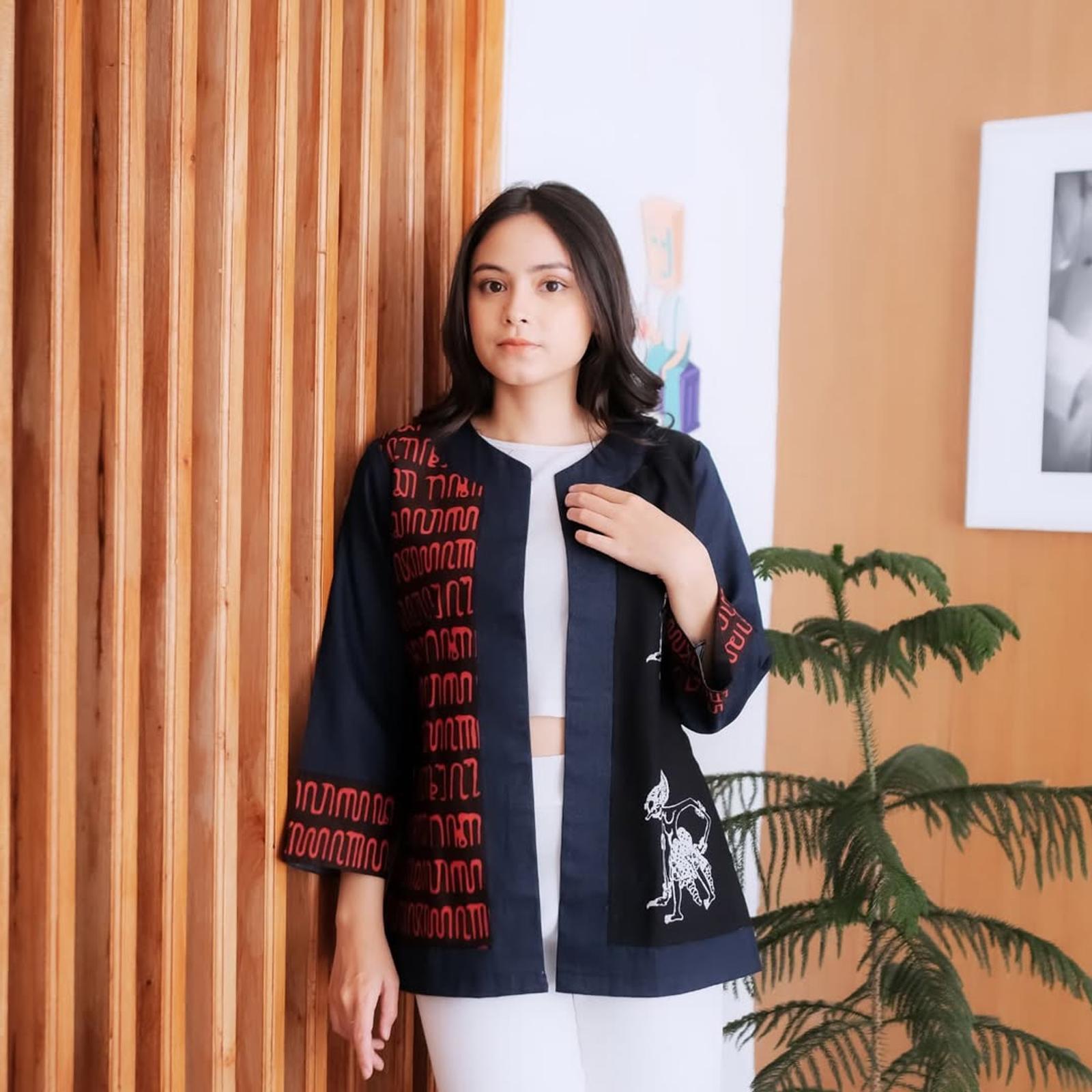 Rekomendasi Cardigan Batik Lengan Panjang Modern, Modelnya Cantik!
