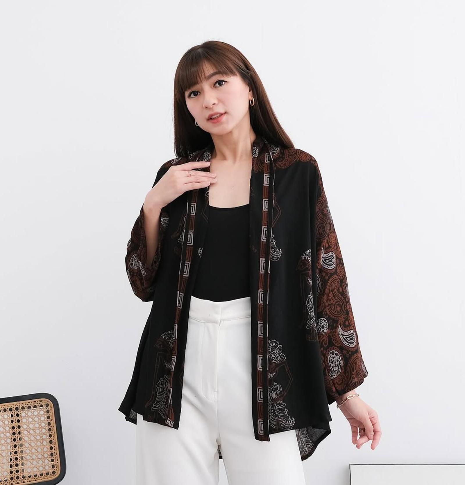 Rekomendasi Cardigan Batik Lengan Panjang Modern, Modelnya Cantik!