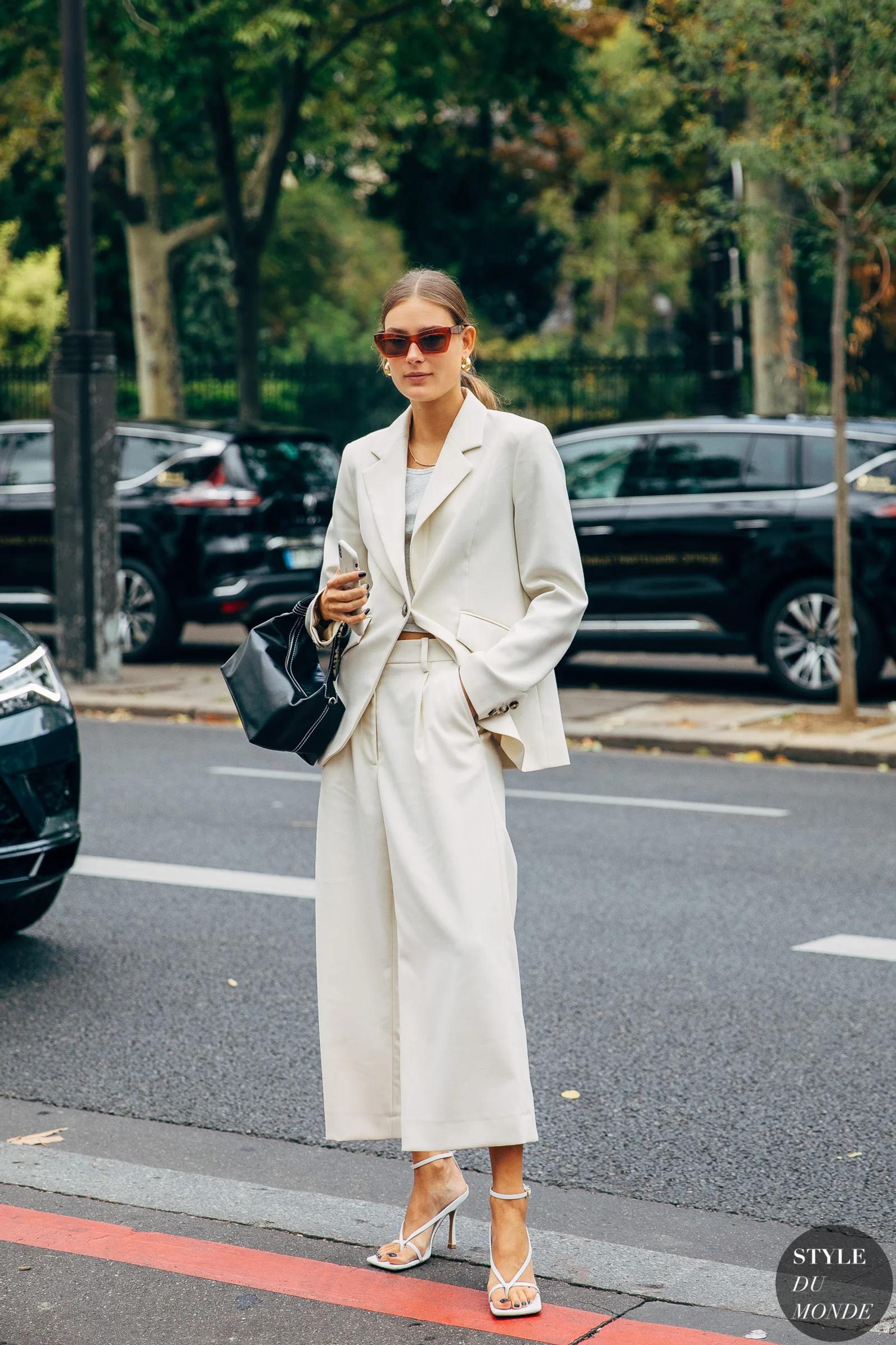 Contek OOTD Kulot Putih buat Ngantor dari Gaya Street Style